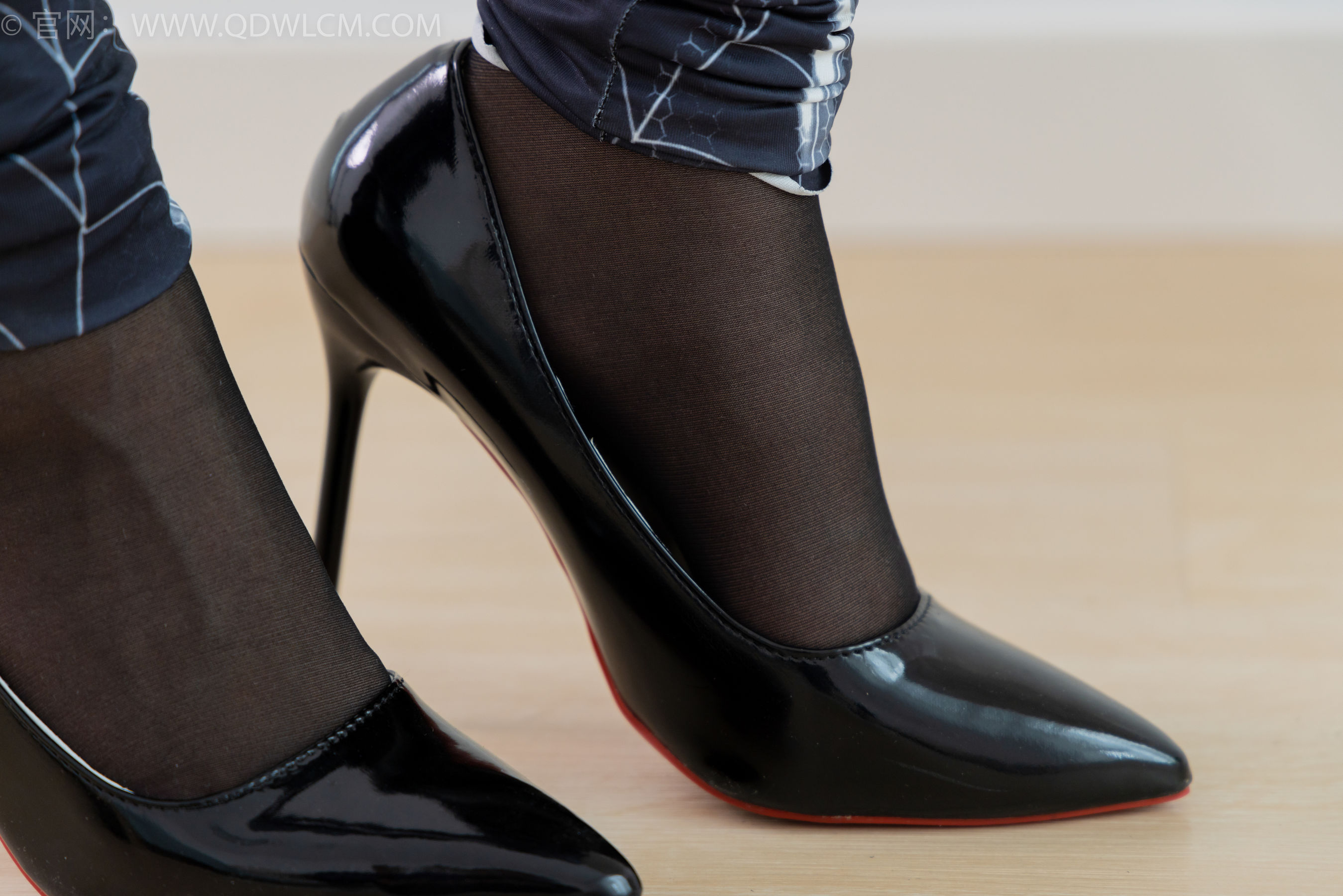 物恋传媒 No.1736 纤纤 - 保持热爱_第1张