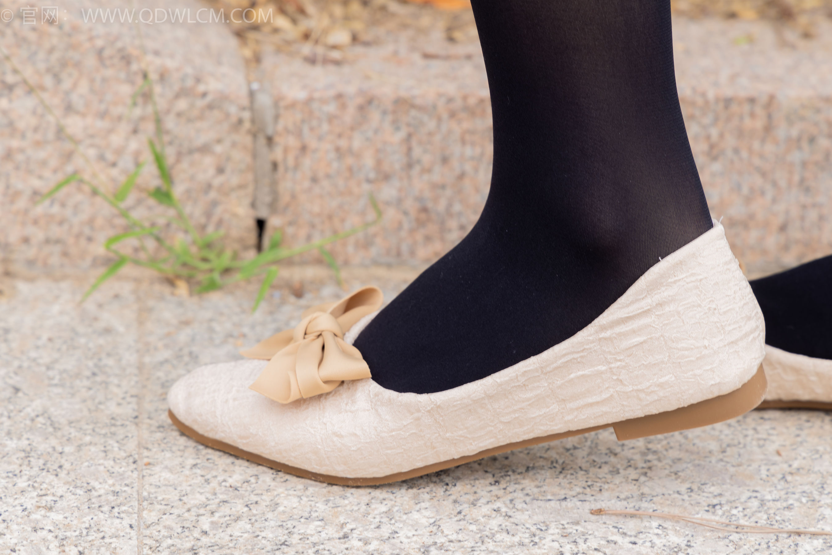 物恋传媒 No.1743 青柠 - 秋日游园_第1张