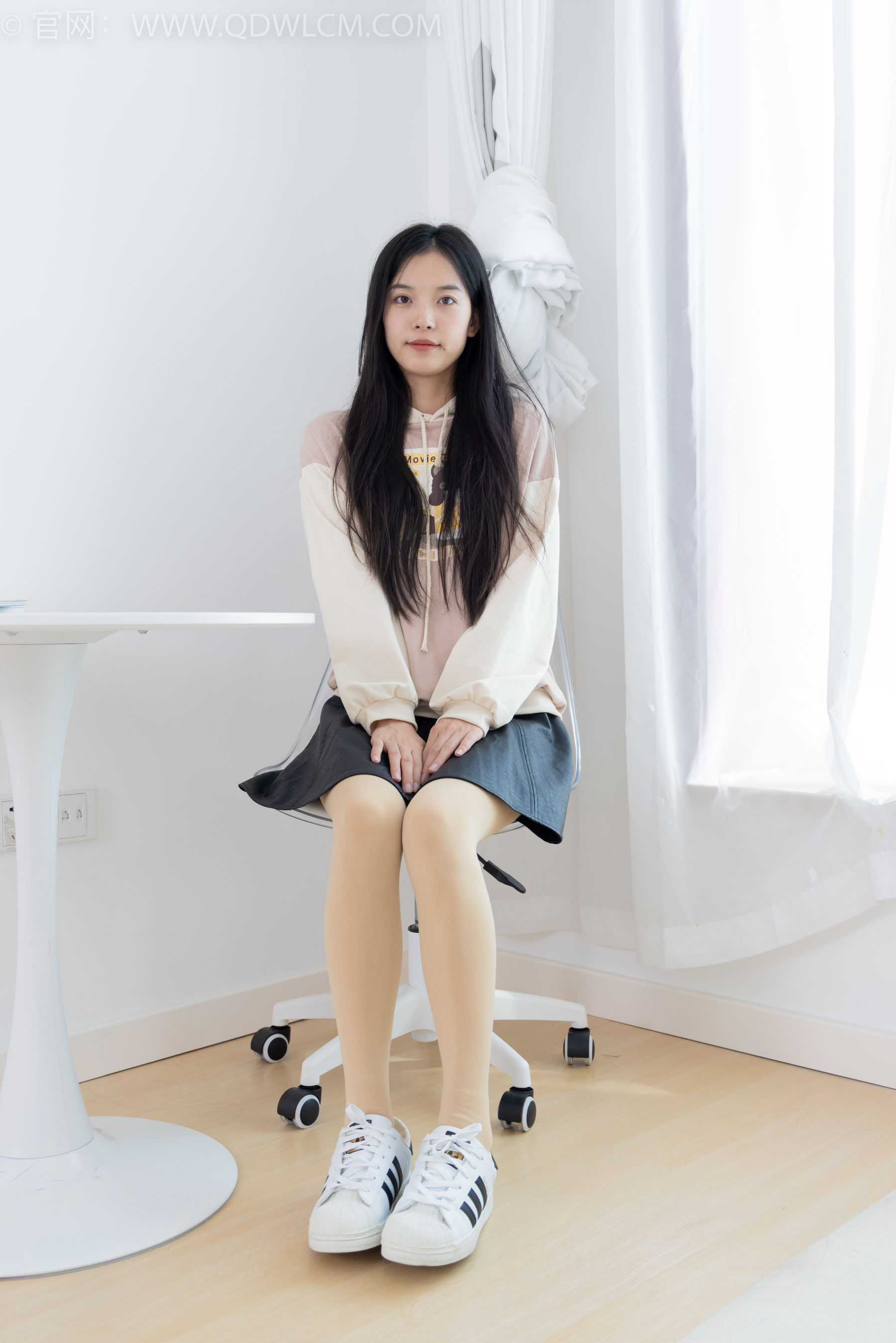 物恋传媒 NO.1748 茯苓 - 肆意奔跑_第1张