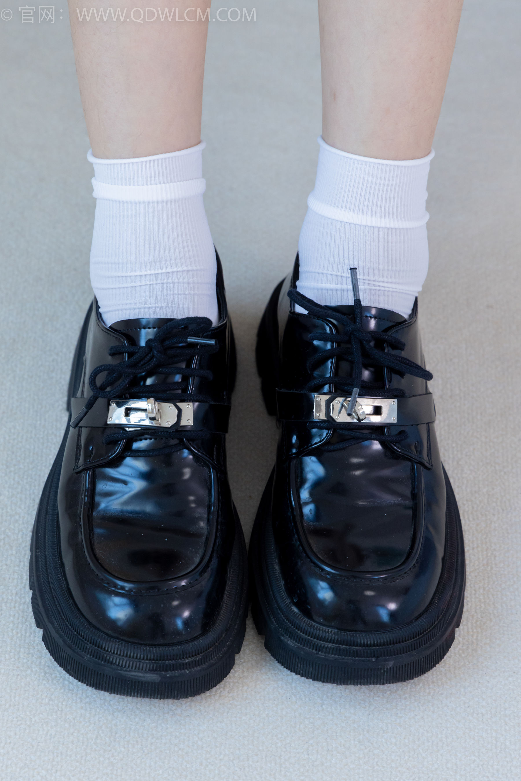 物恋传媒 No.1784 小谷 -皮鞋、白冰丝袜、裸足_第2张