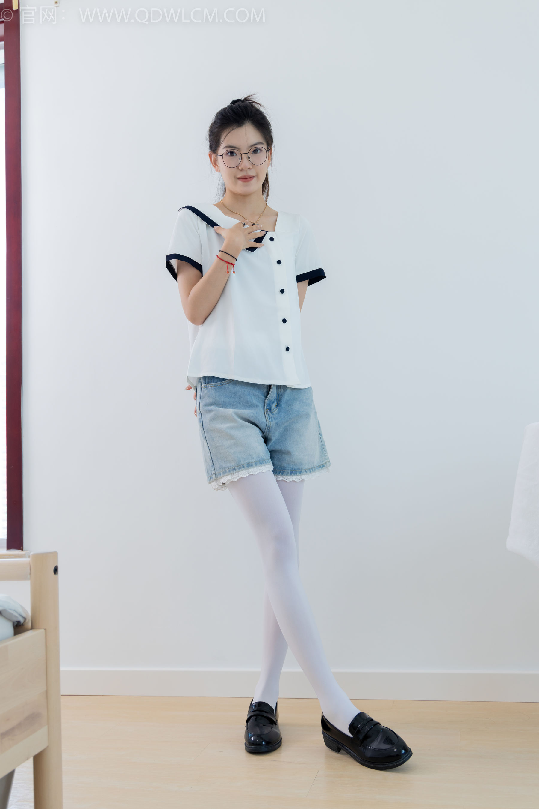 物恋传媒 No.1785 青黛 -皮鞋、厚白丝、裸足_第1张