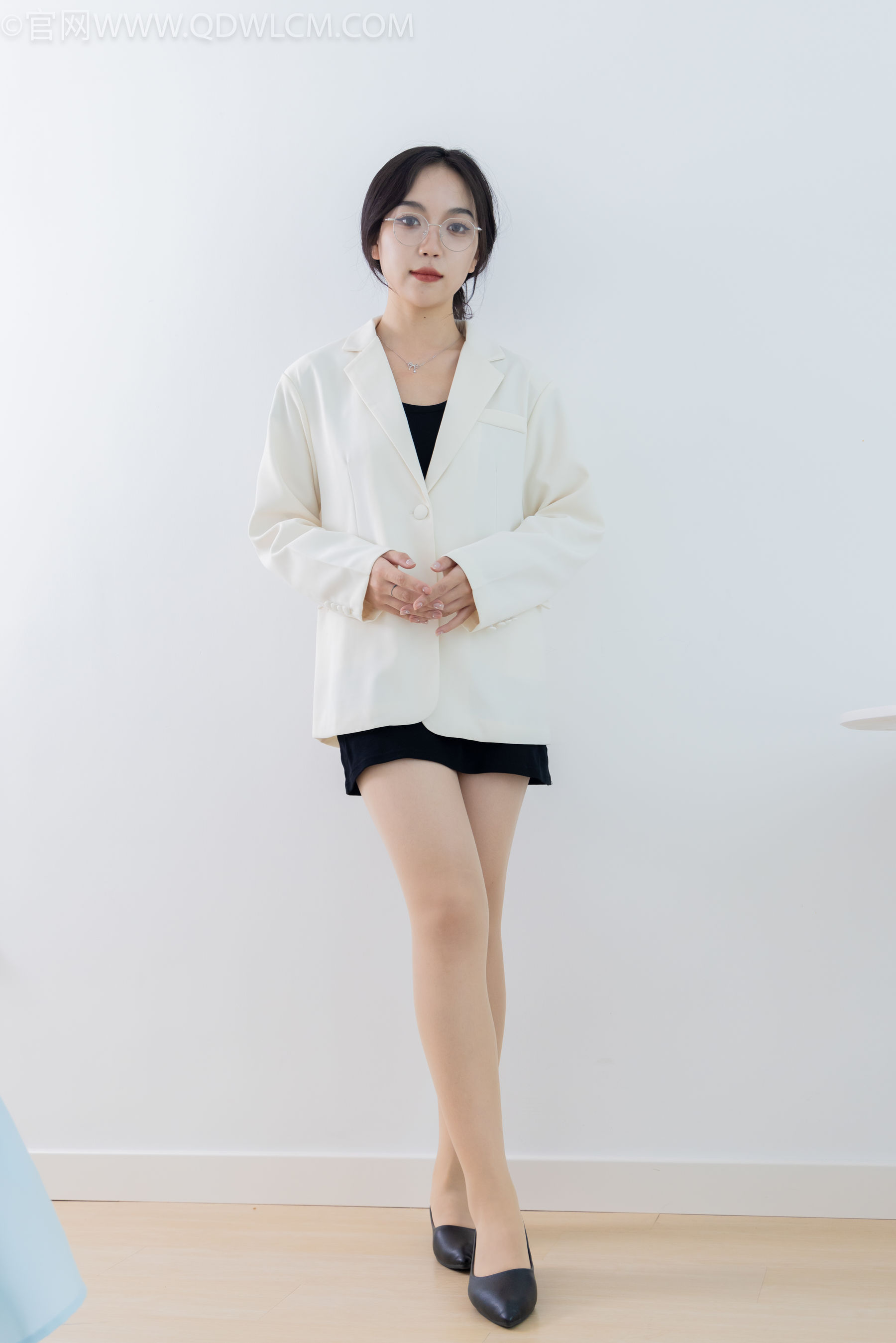 物恋传媒 No.1937 纱纱 -一笑了之_第1张