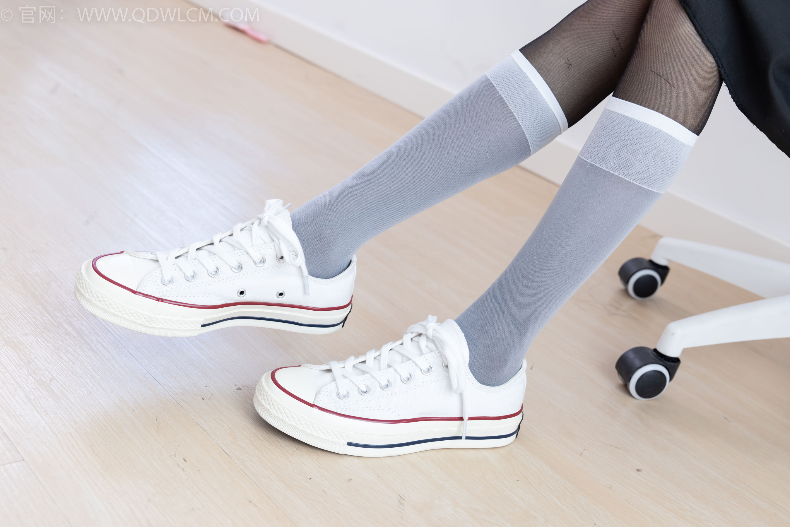 物恋传媒 No.1953 果汁 -虫儿飞_第2张