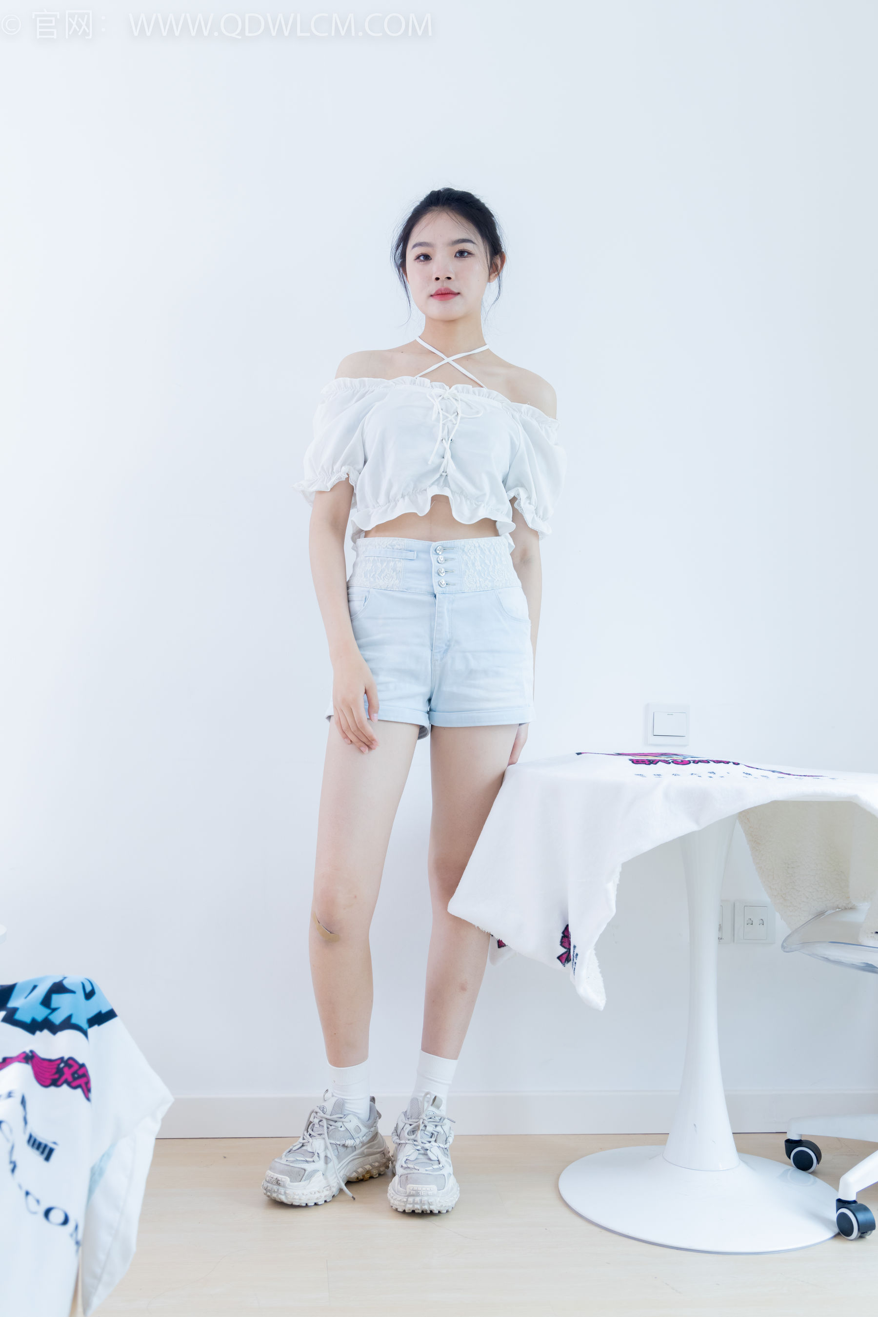 物恋传媒 No.2008 晴晴 -藏眼泪到心脏_第1张