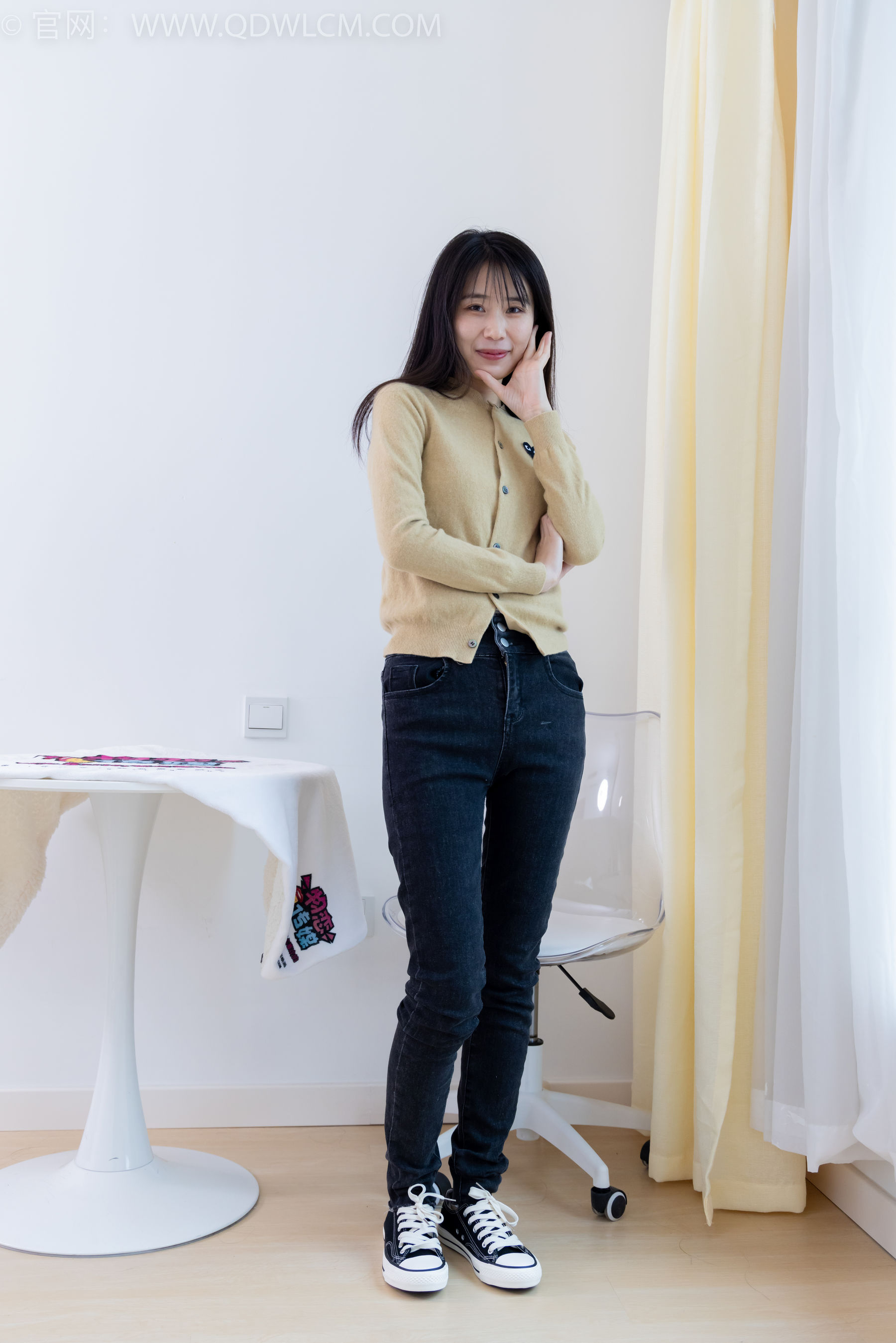 物恋传媒 No.2033 菜菜 -熟悉的面孔_第1张