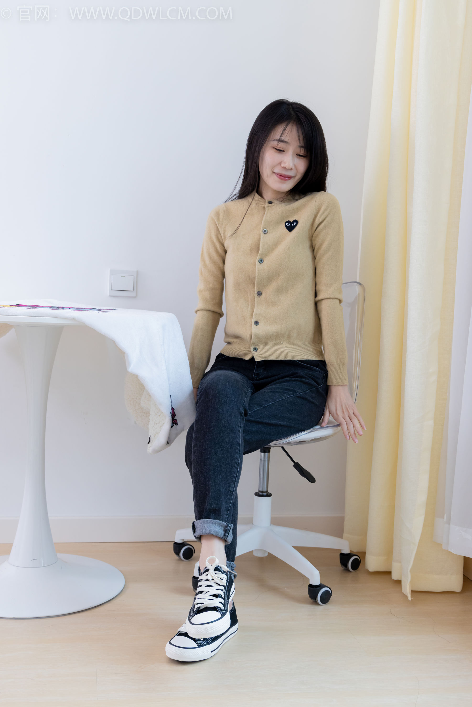 物恋传媒 No.2033 菜菜 -熟悉的面孔_第2张