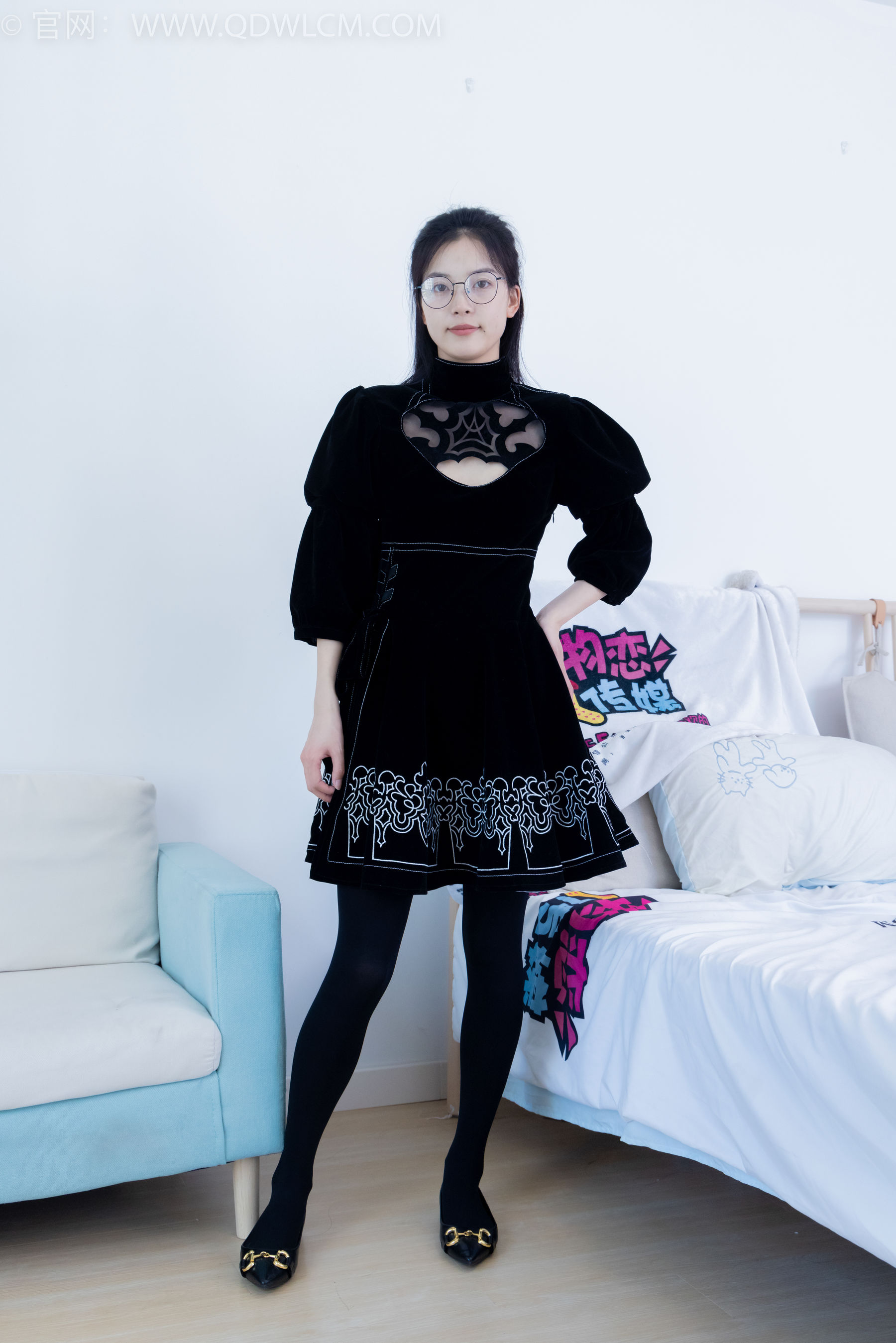 物恋传媒 No.2042 茯苓 -樱花覆盖地面_第1张