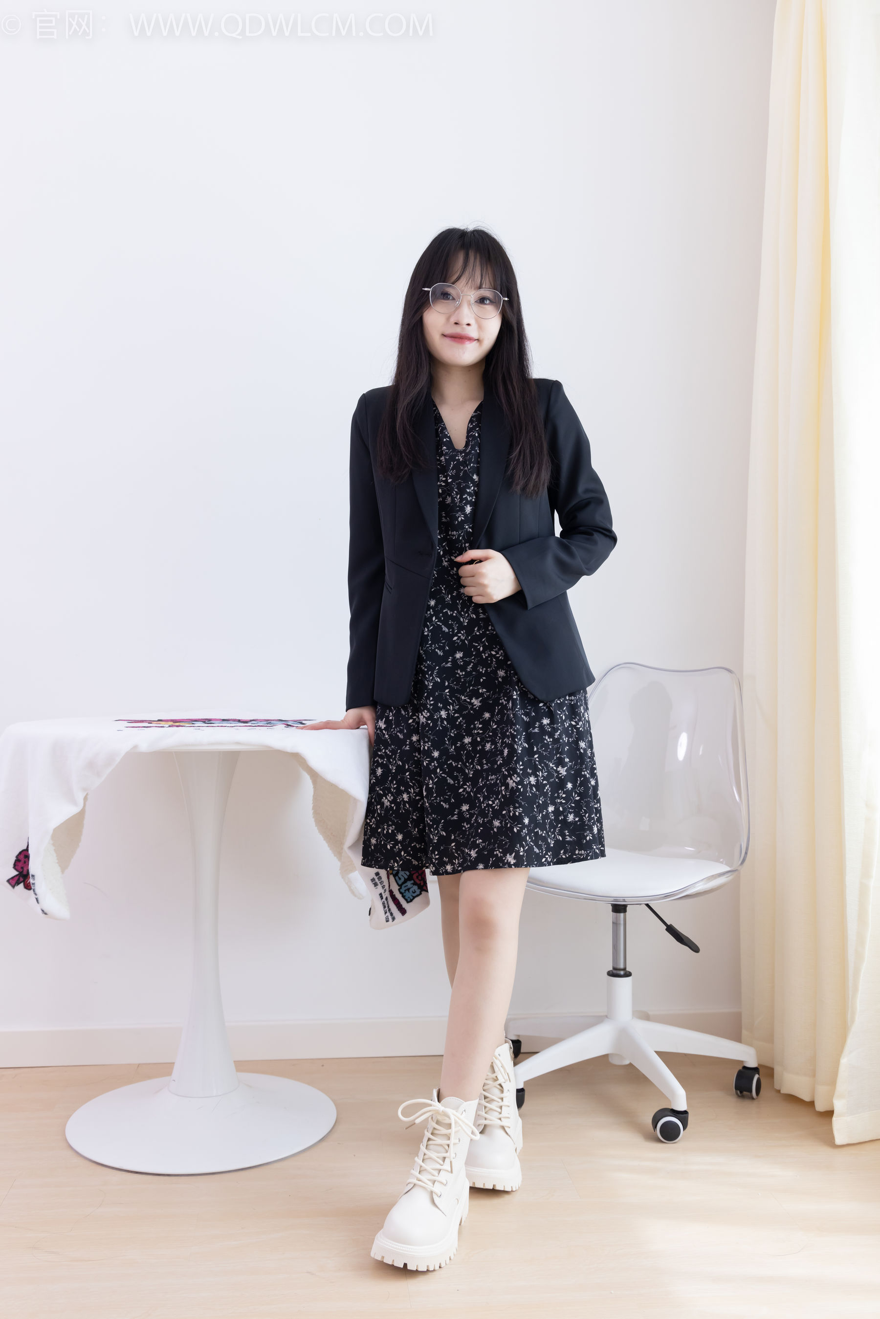 物恋传媒 No.2065 小酒 -岁末的秋天_第1张