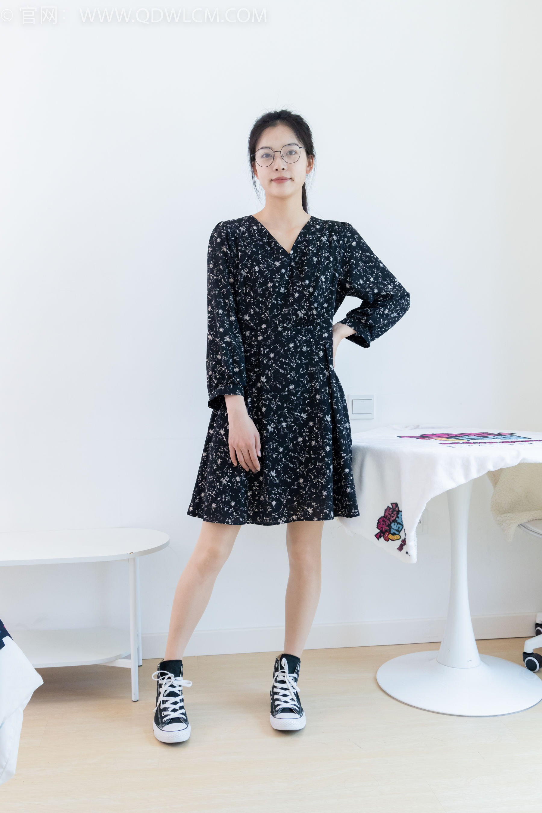 物恋传媒 No.2075 茯苓 -灰色头像_第1张