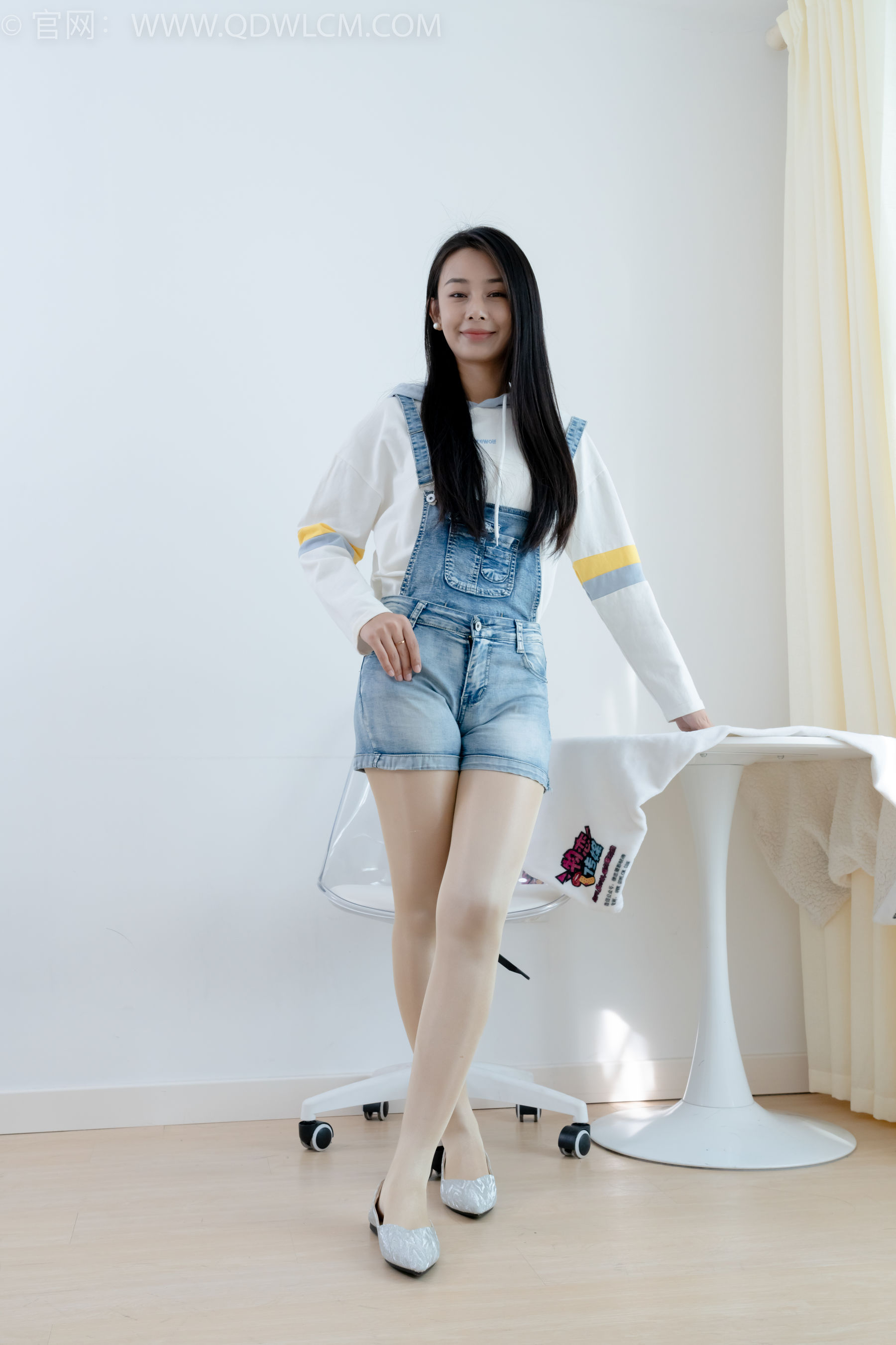 物恋传媒 No.2173 兰兰 -初秋的街头_第1张