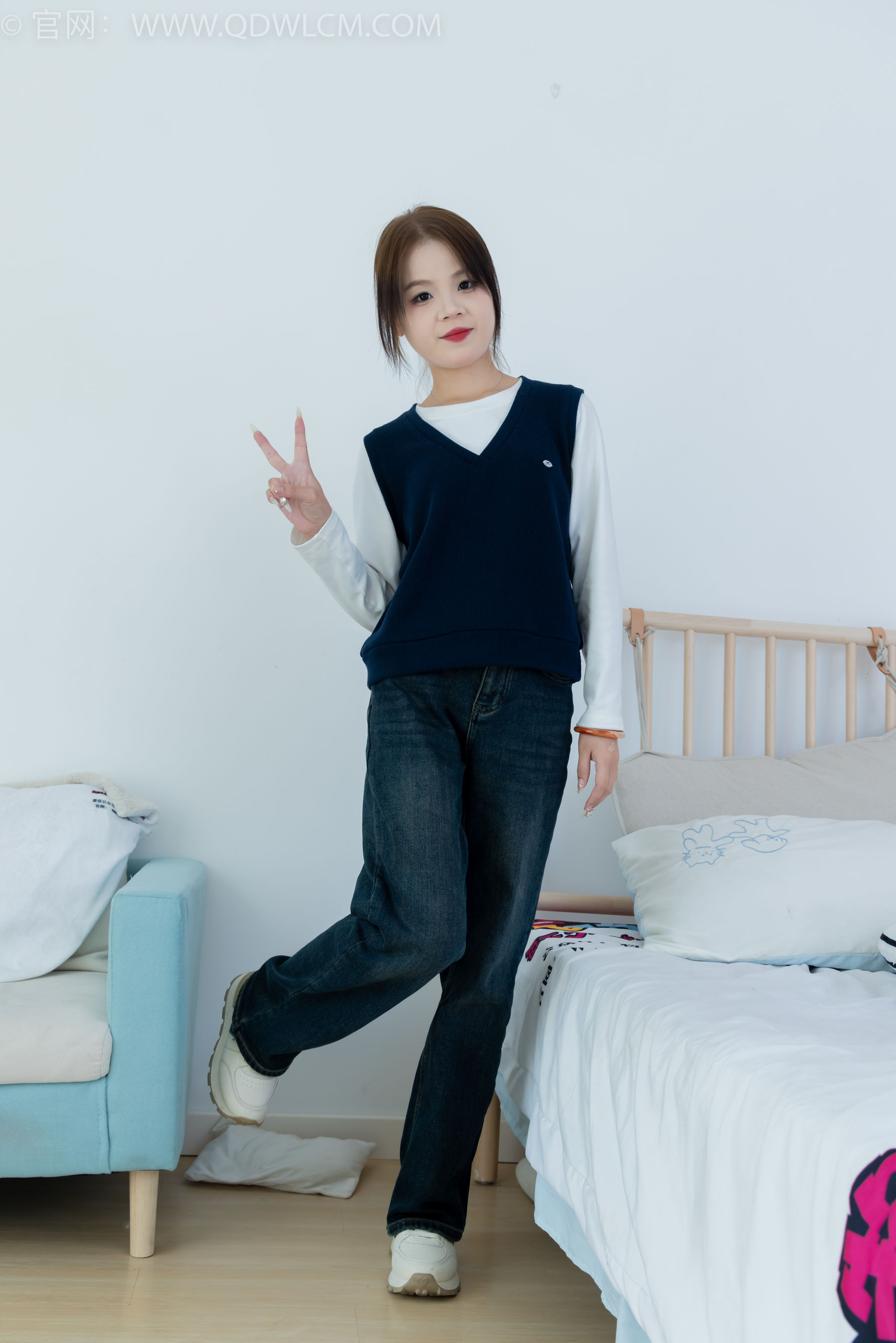 物恋传媒 No.2174 小芙 -飘落的枫叶_第1张