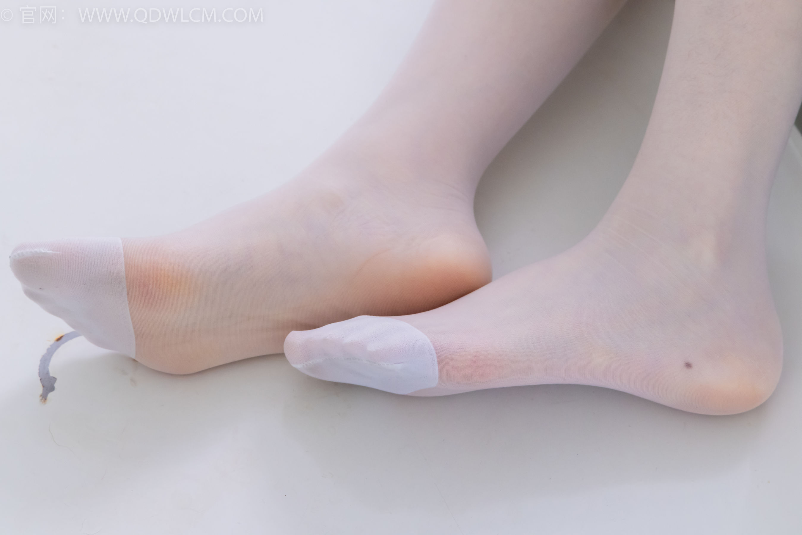 物恋传媒 No.2180 菜菜 - 烂漫花丛_第4张