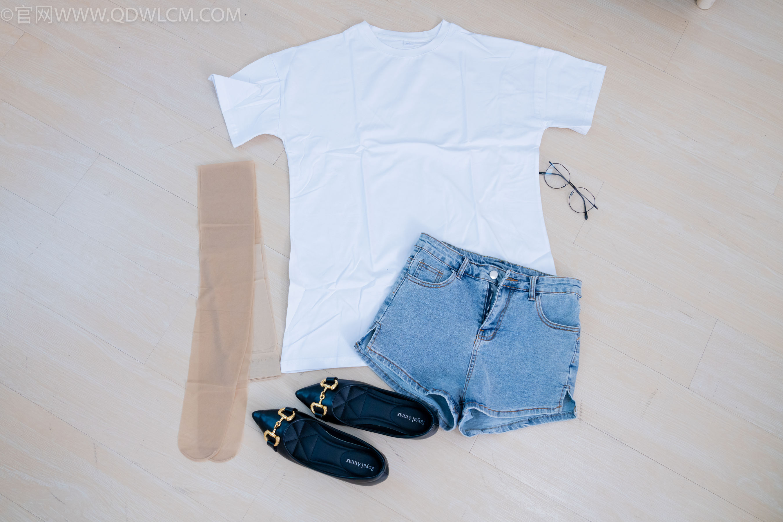 物恋传媒 No.2184 茯苓 - 我们的影子_第1张