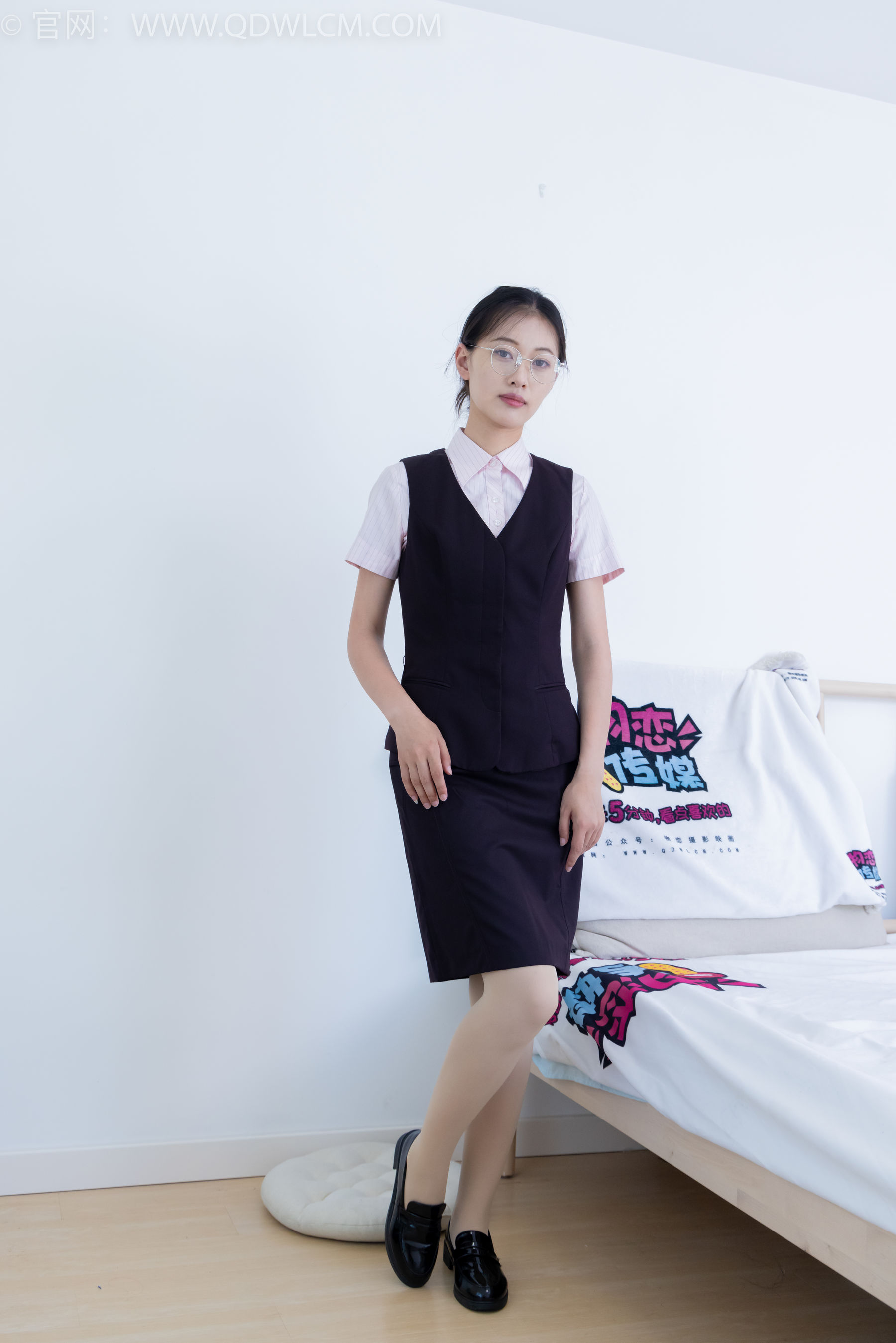 物恋传媒 No.2220 小优 - 摇晃的红酒杯_第2张