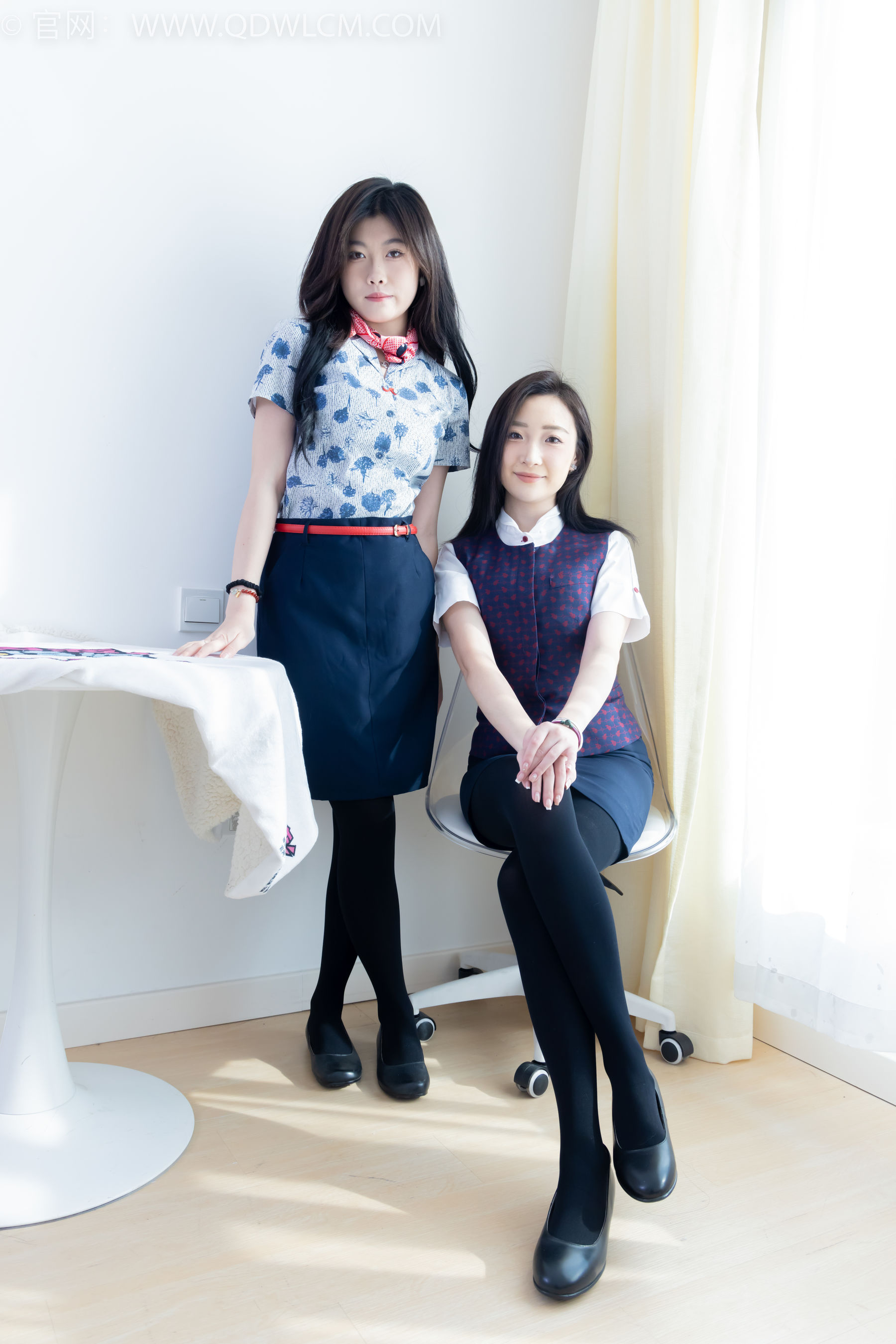 物恋传媒 No.2232 恬恬&樱桃 -皮鞋、厚黑丝、裸足、空姐制服_第1张