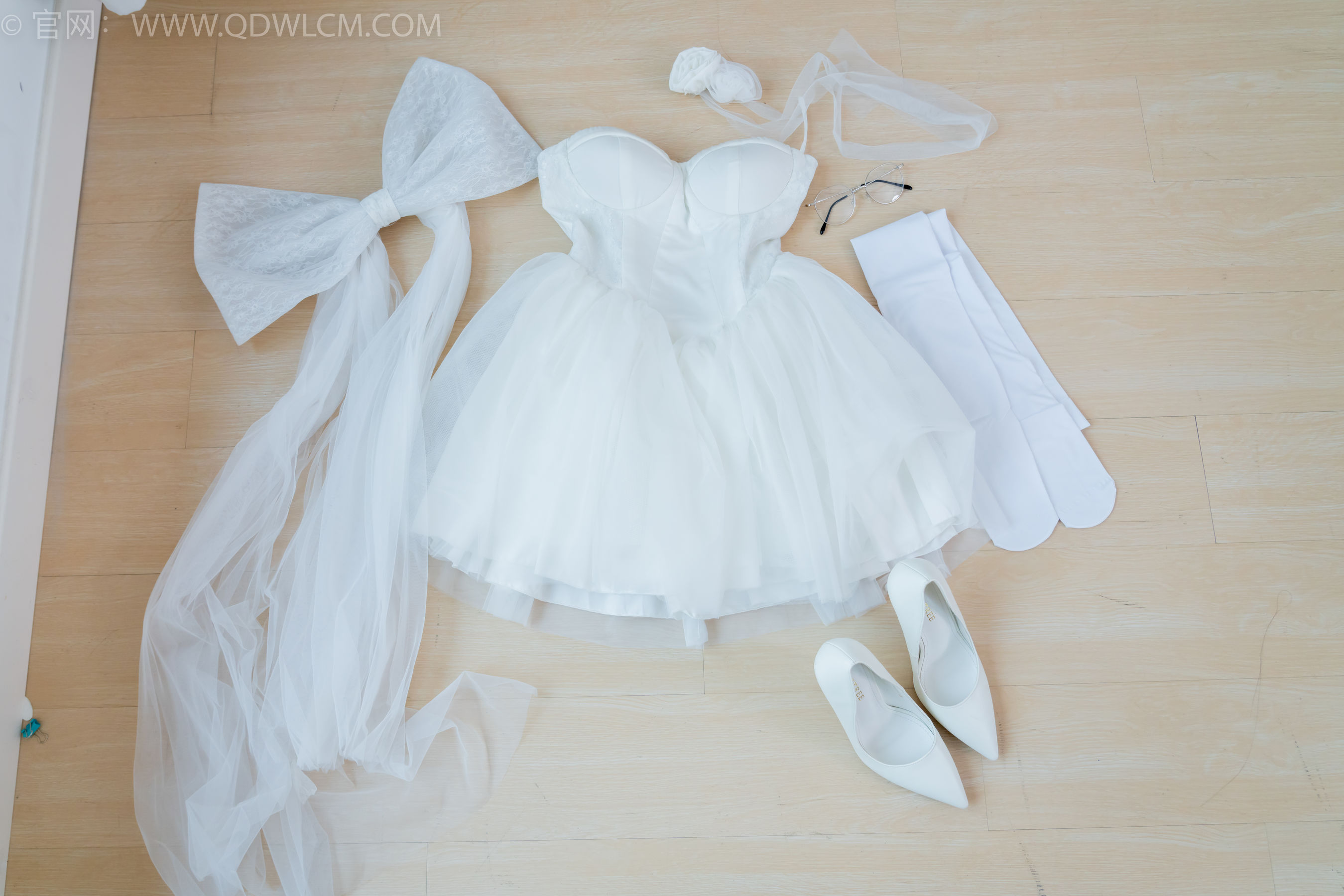 物恋传媒 No.2233 小影 -小影 -高跟鞋、厚白丝_第1张