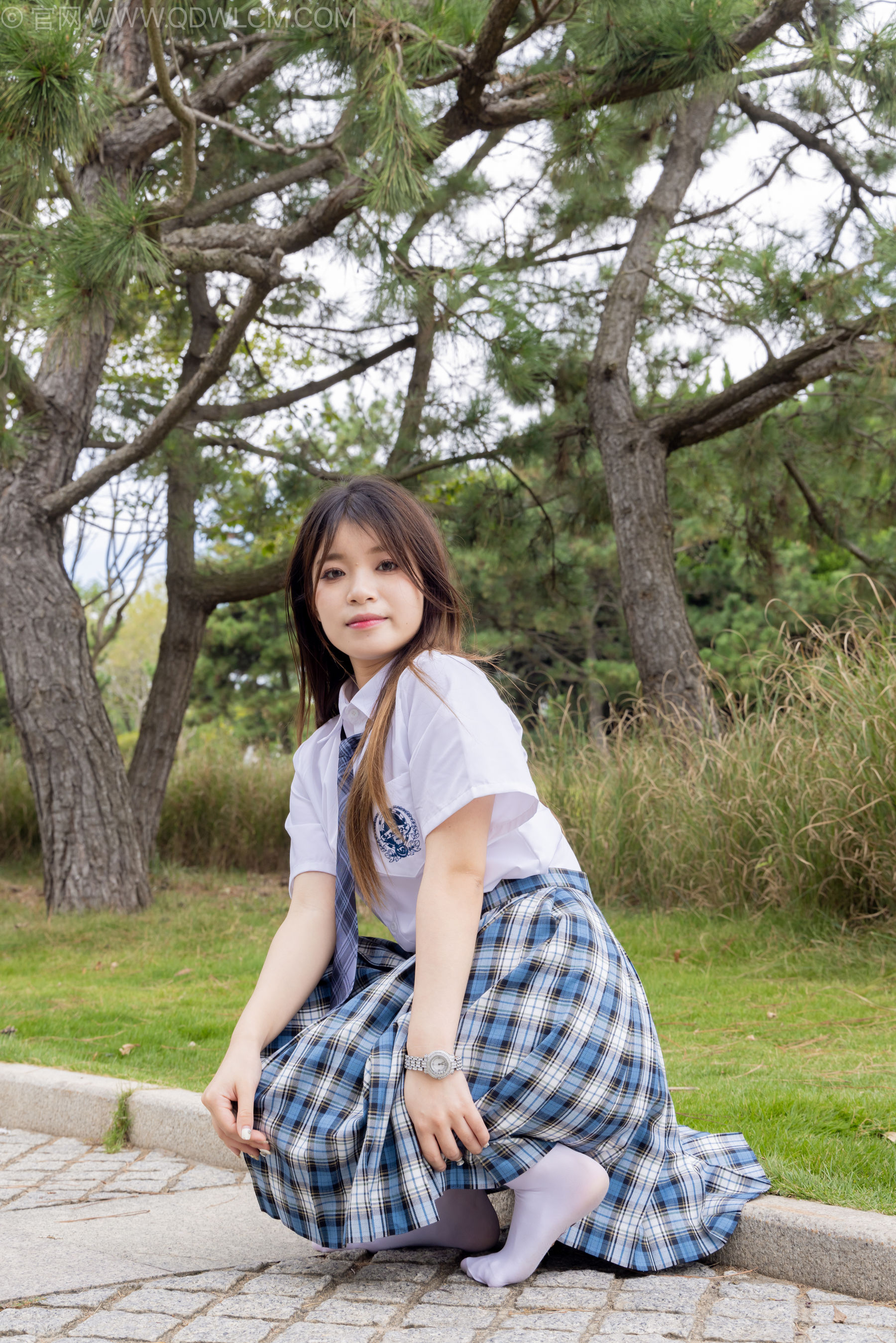 物恋传媒 No.2242 闪闪 -板鞋、厚白丝、户外草地公园沙滩脱鞋丝袜走路剧情_第4张