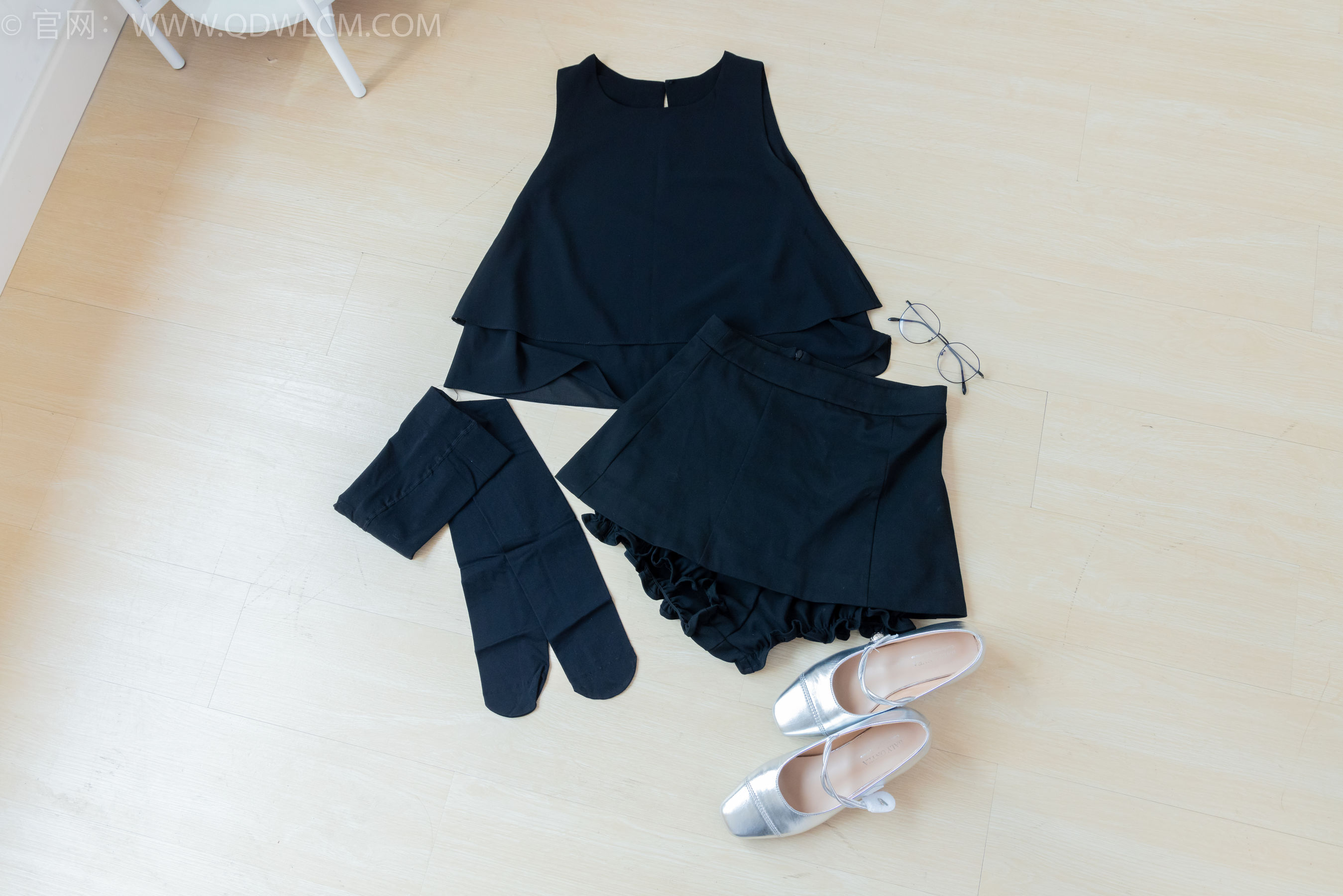 物恋传媒 No.2249 小影 -低跟鞋、厚黑丝_第1张