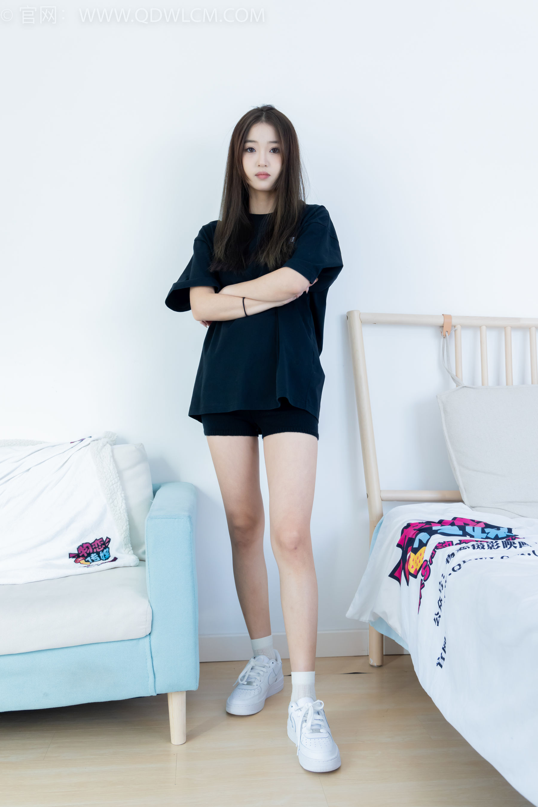 物恋传媒 No.2252 泛泛 -板鞋、白棉袜、裸足_第1张