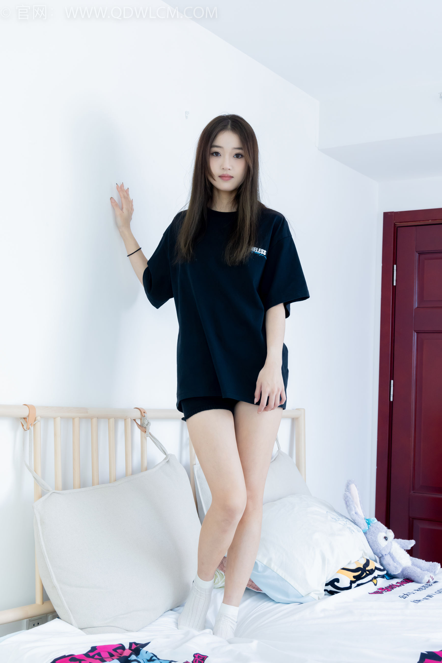 物恋传媒 No.2252 泛泛 -板鞋、白棉袜、裸足_第5张