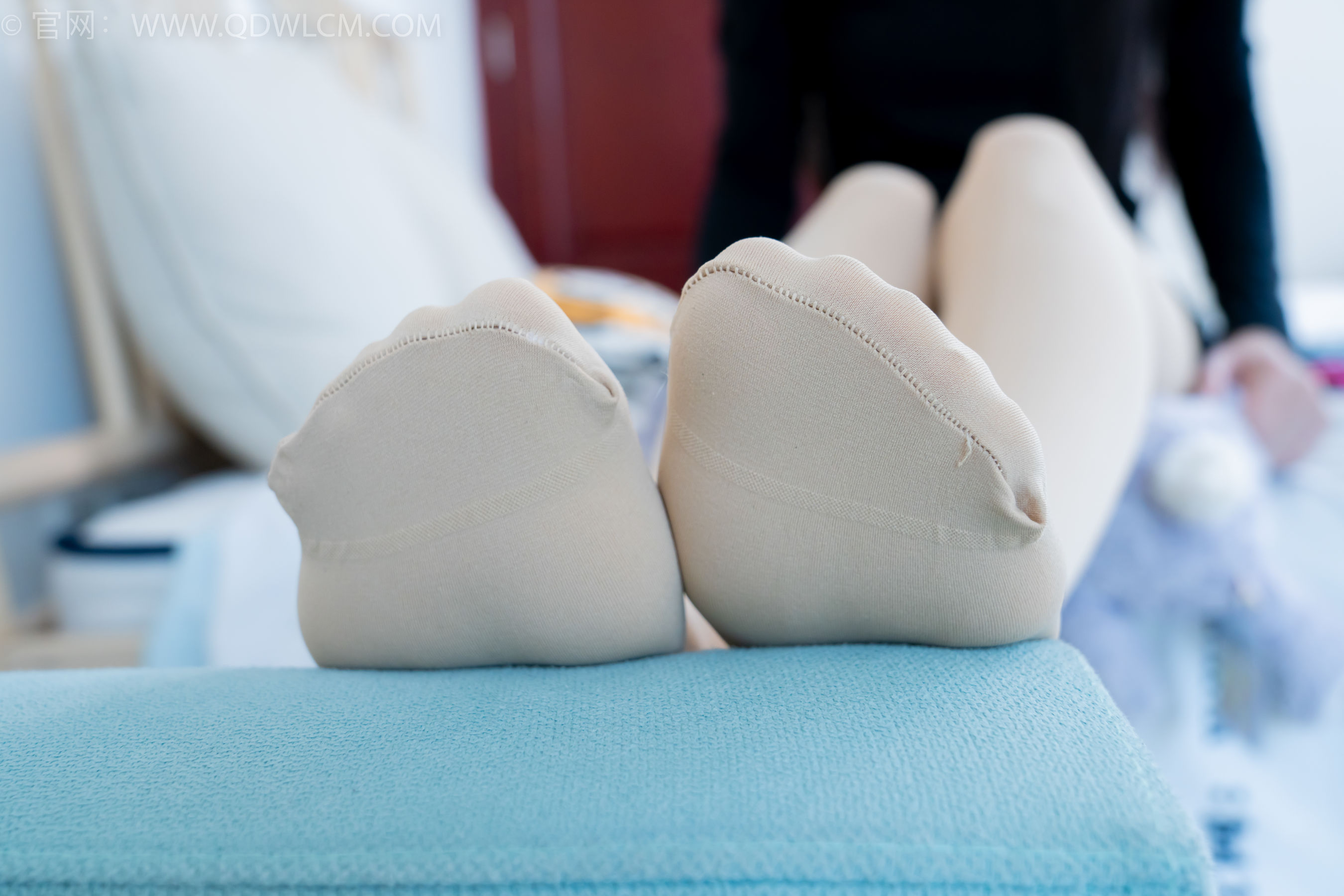 物恋传媒 No.2256 茯苓 -平底鞋、厚肉丝、厚黑丝、皮筋绑脚和挠脚心剧情_第3张