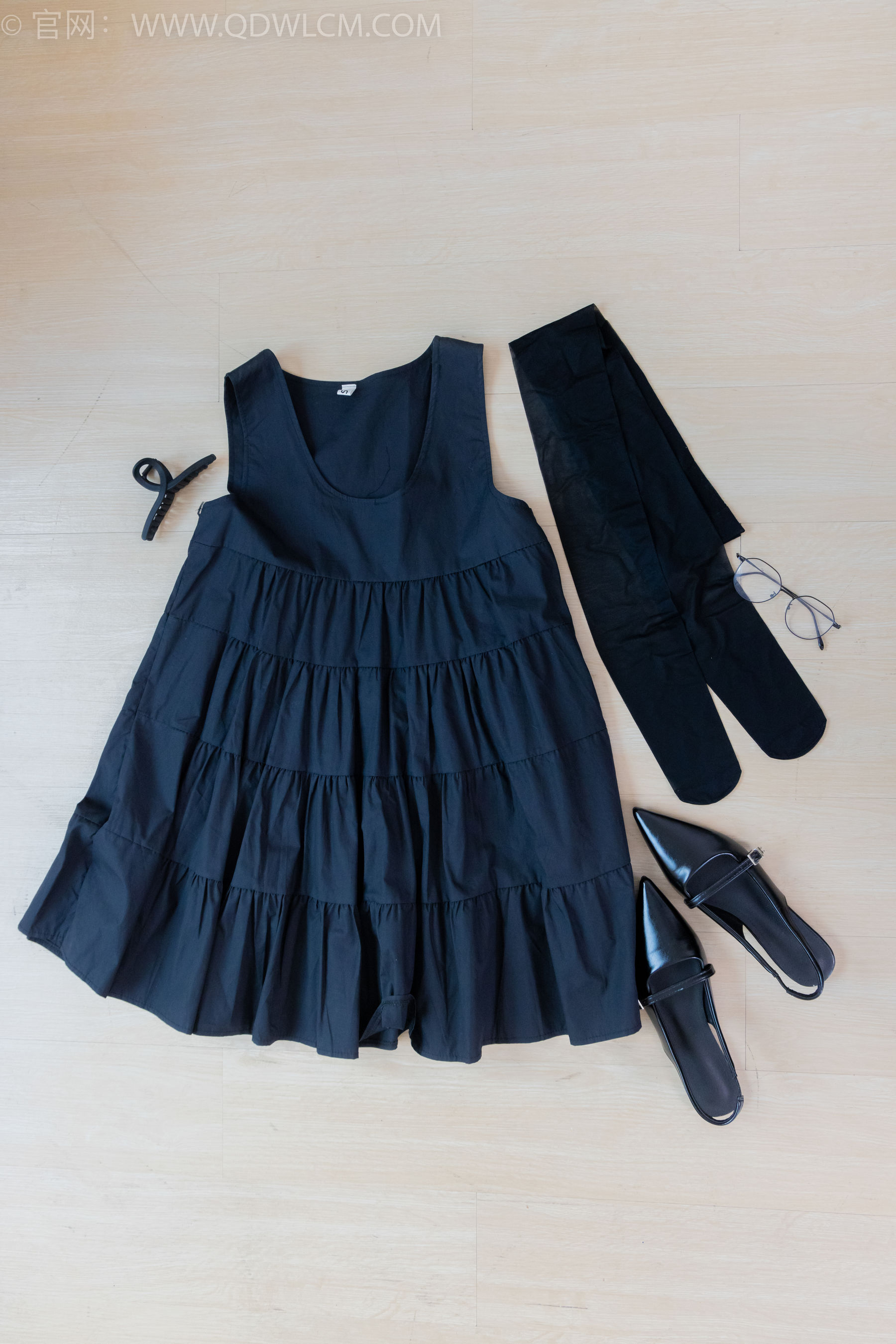 物恋传媒 No.2257 小影 -平底鞋、薄黑丝脚尖加固款_第1张