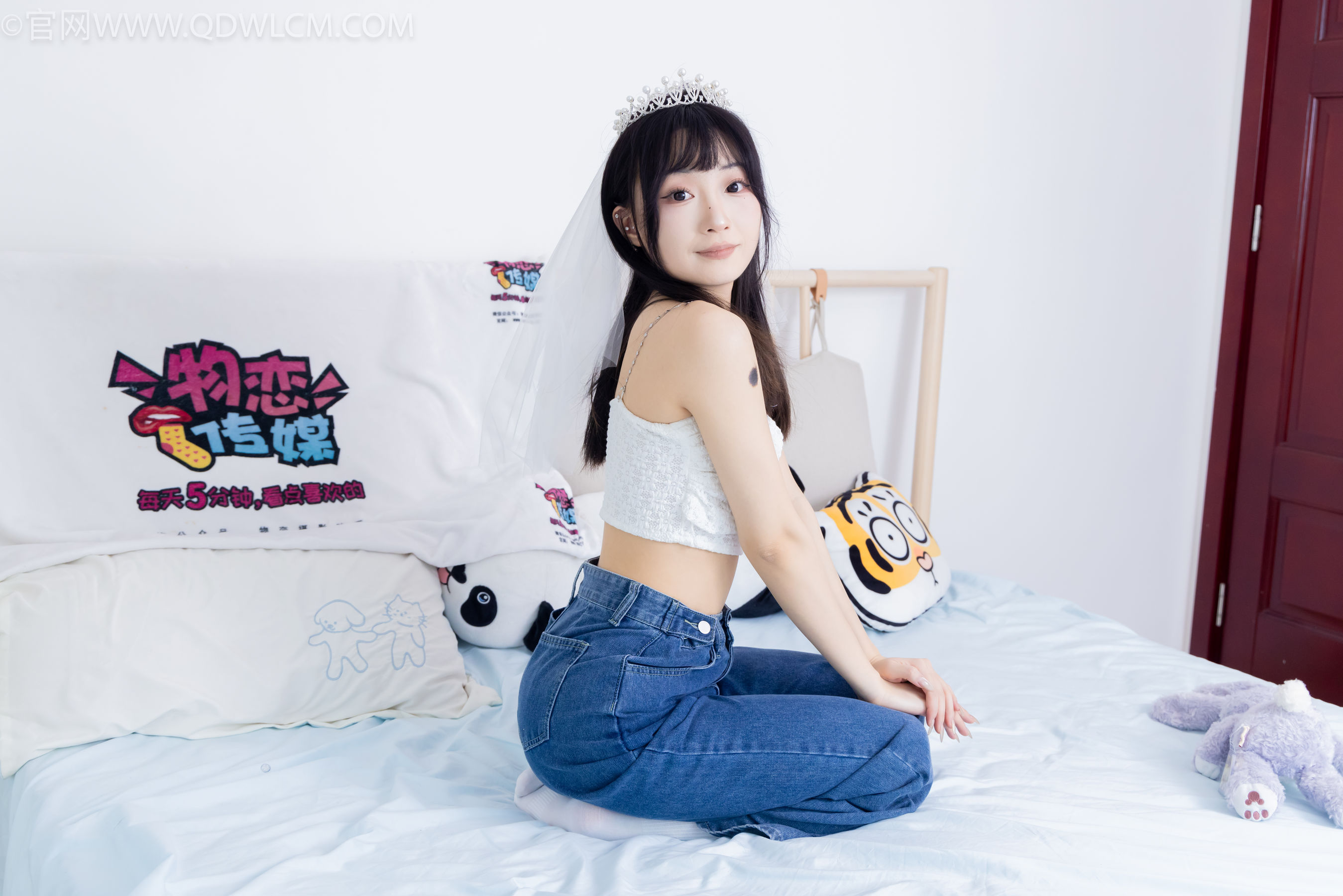 物恋传媒 No.2258 嘟嘟 -板鞋、白棉袜、裸足_第1张