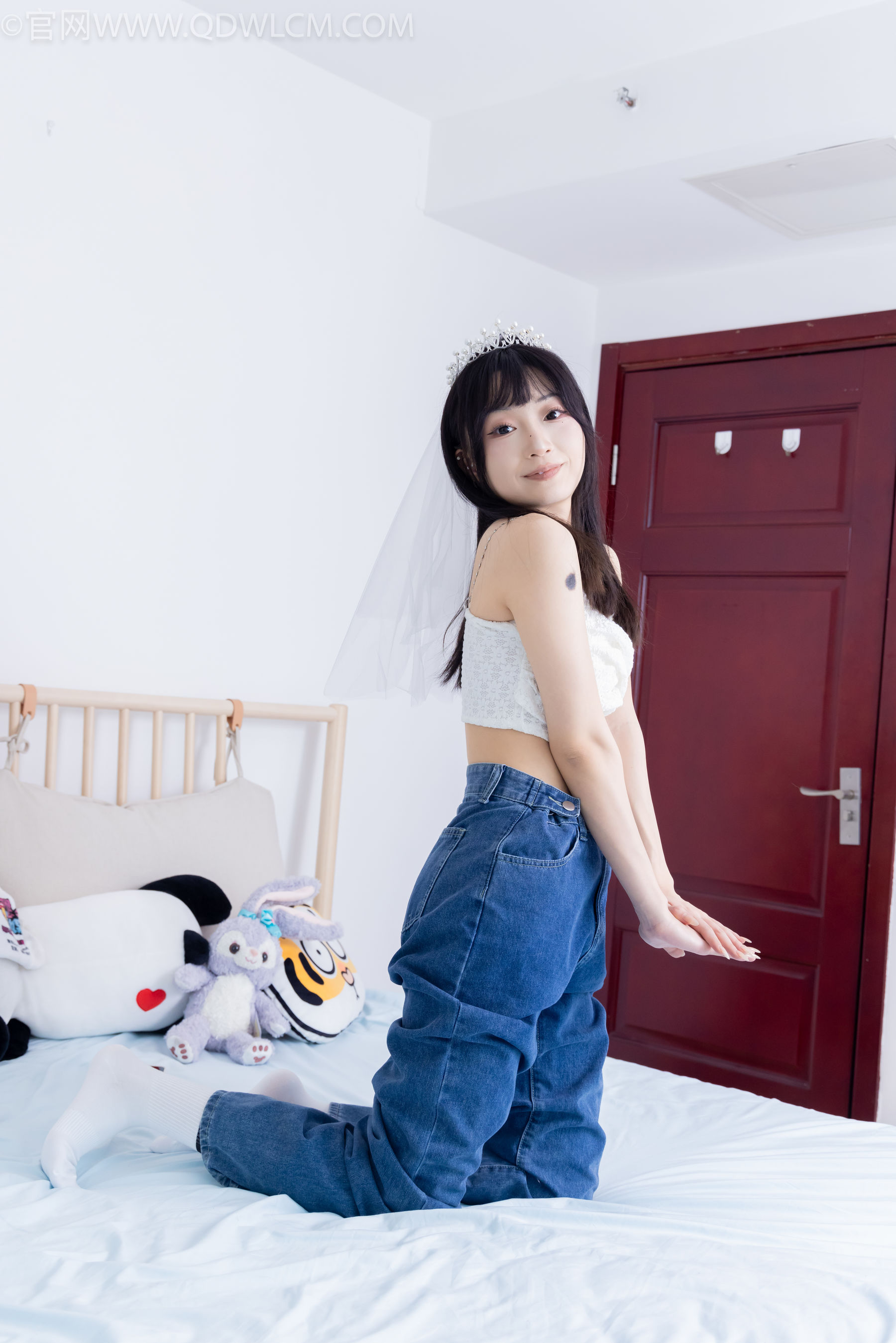 物恋传媒 No.2258 嘟嘟 -板鞋、白棉袜、裸足_第2张