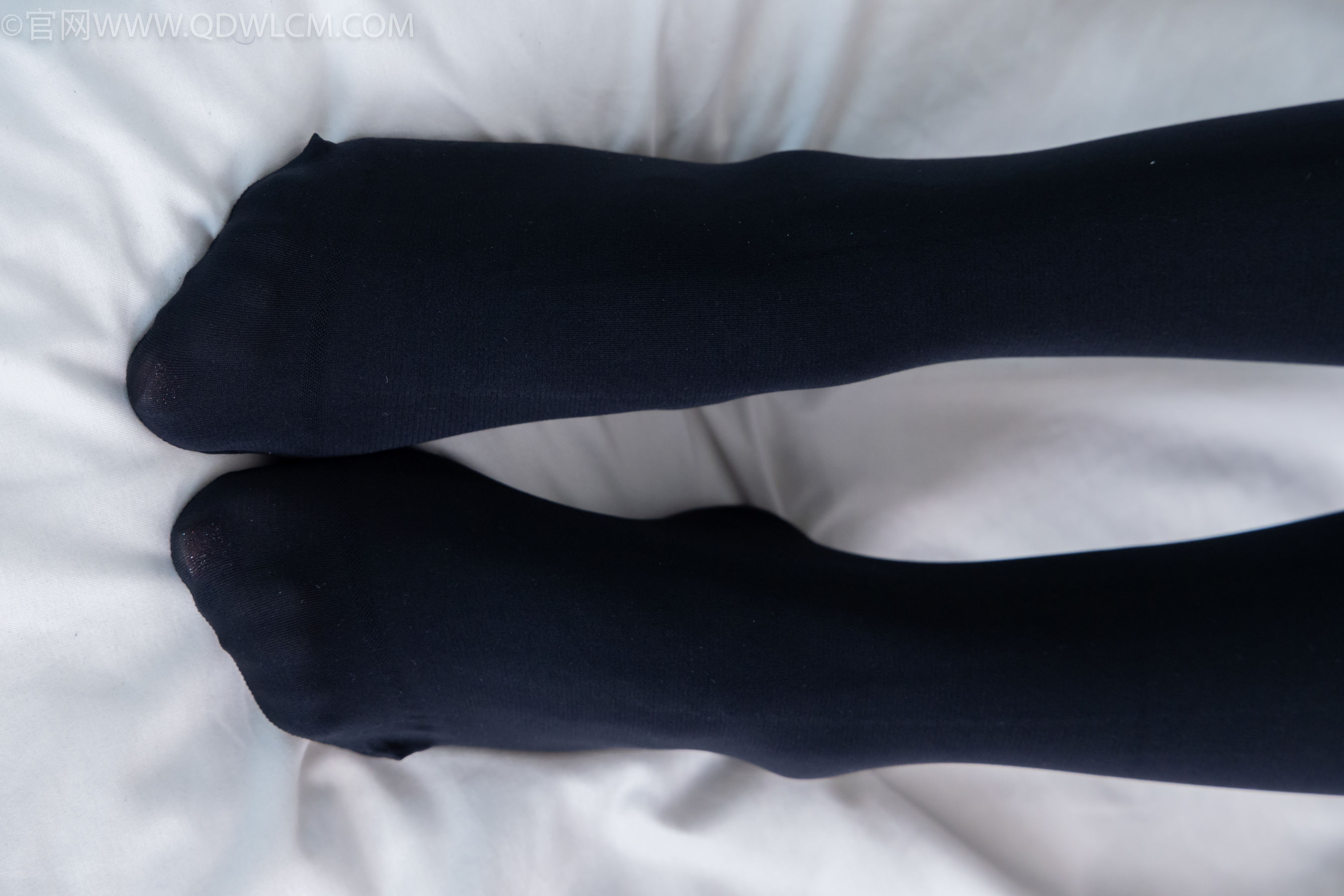 物恋传媒 No.2265 恬恬 -平底鞋、厚黑丝、厚黑丝踩奶油蛋糕剧情_第3张