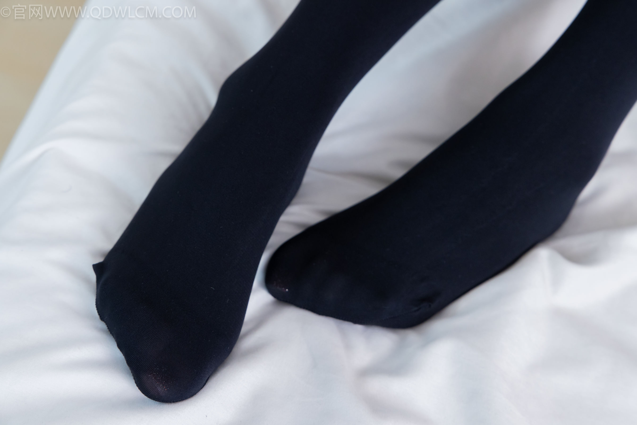 物恋传媒 No.2265 恬恬 -平底鞋、厚黑丝、厚黑丝踩奶油蛋糕剧情_第4张