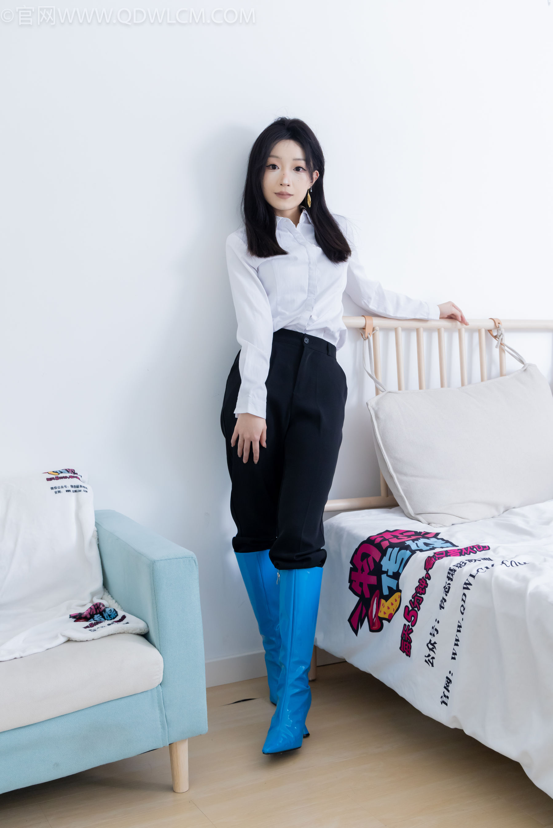 物恋传媒 No.2267 嘟嘟 -高跟长靴、薄黑丝_第4张