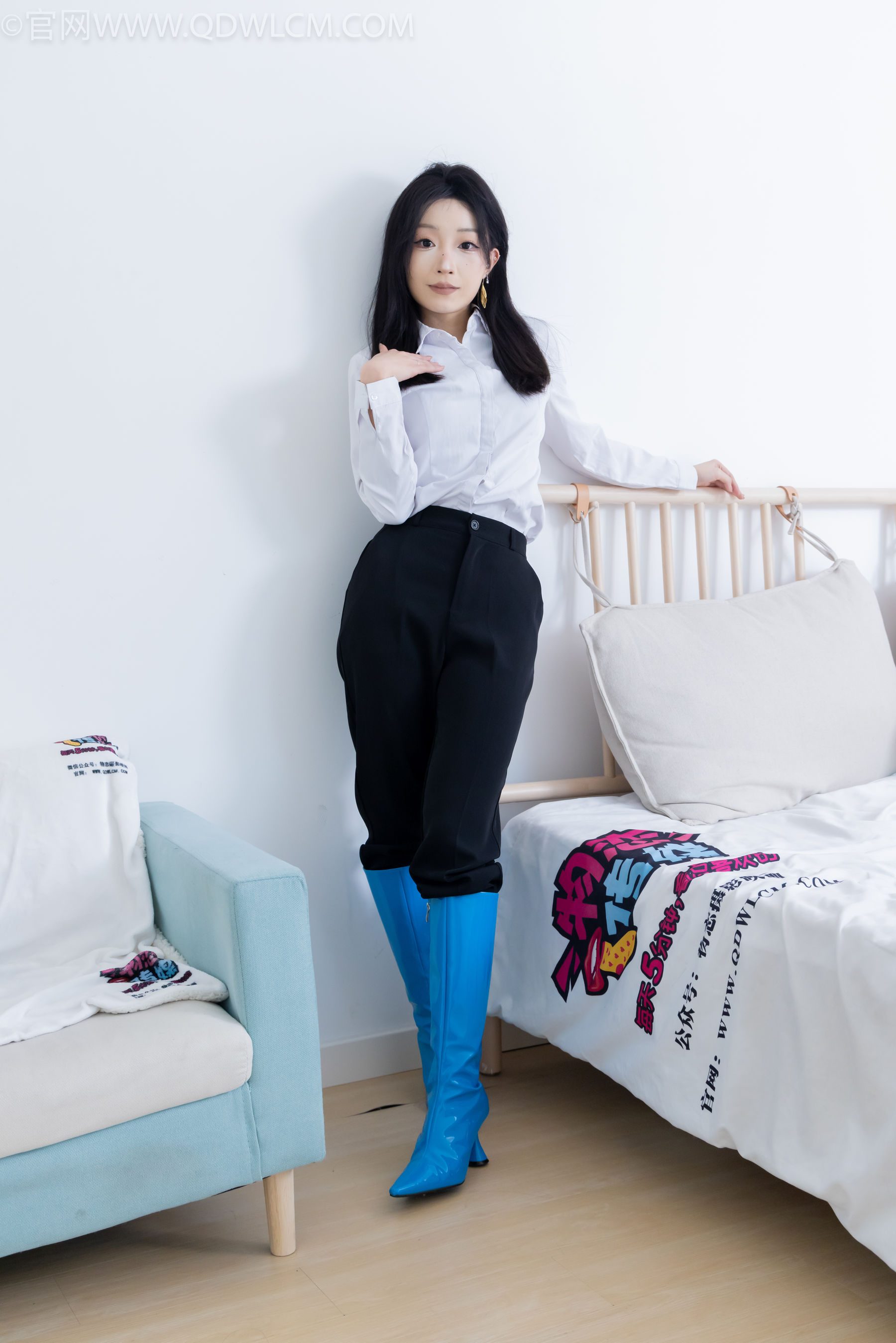 物恋传媒 No.2267 嘟嘟 -高跟长靴、薄黑丝_第5张