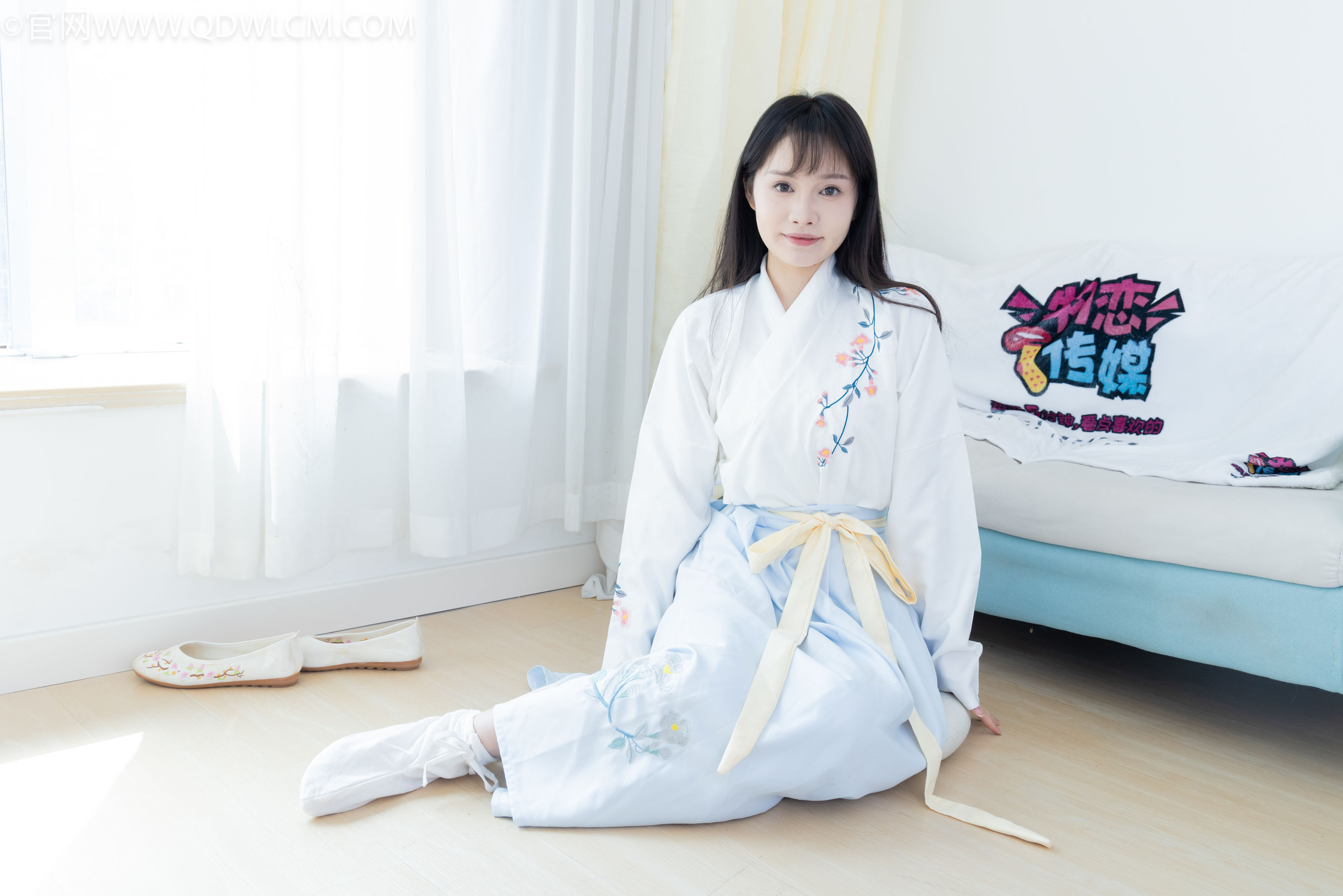 物恋传媒 No.2270 小酒 -高跟鞋、布鞋、白棉足袋、汉服_第3张