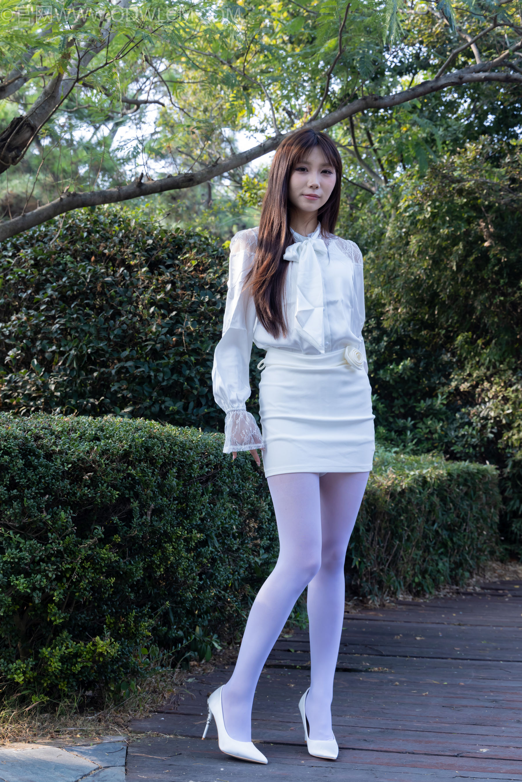 物恋传媒 No.2271 泡泡 -高跟鞋、厚白丝、户外_第2张