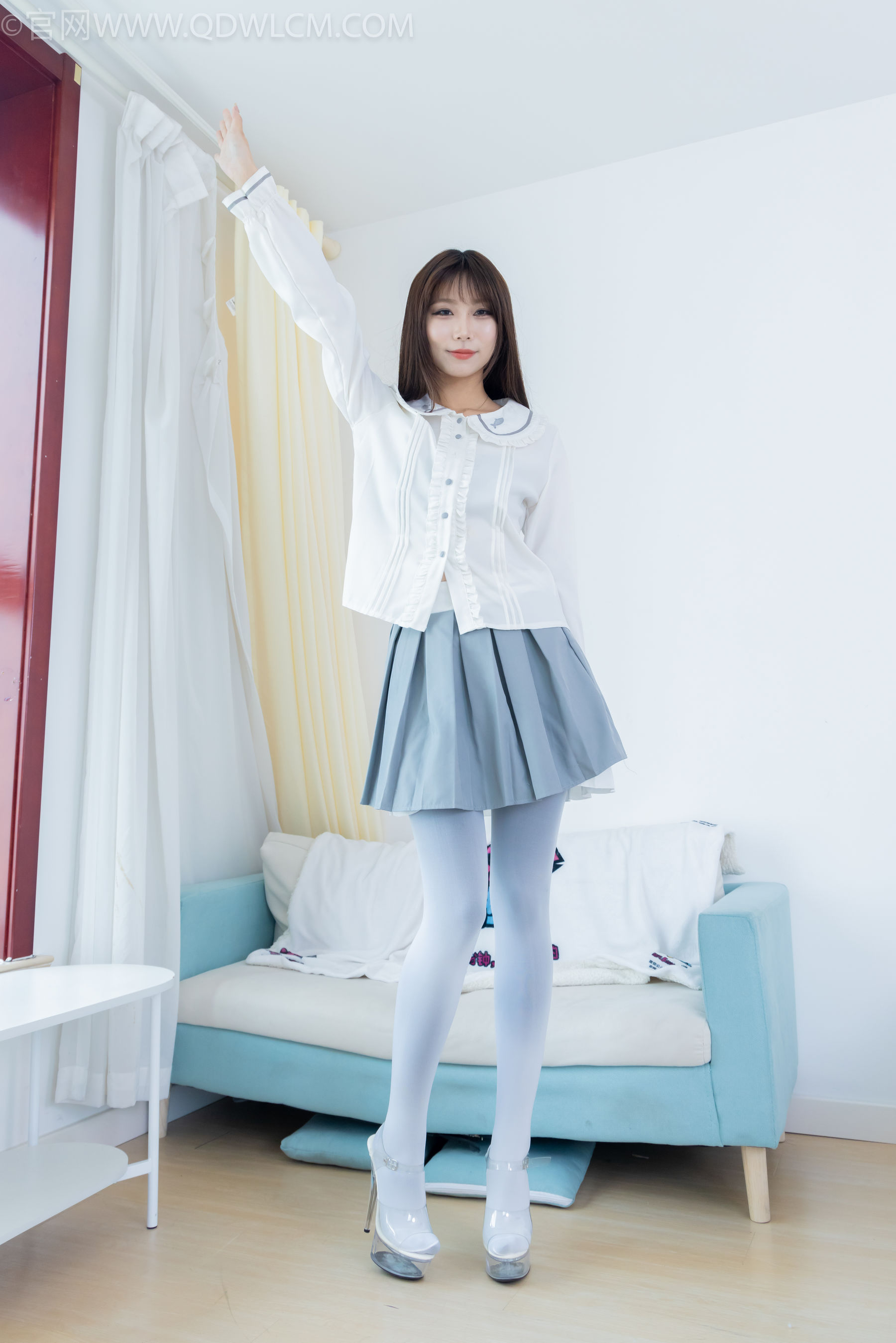 物恋传媒 No.2278 泡泡 -高跟凉鞋、厚灰丝、厚黑丝、厚白丝_第1张