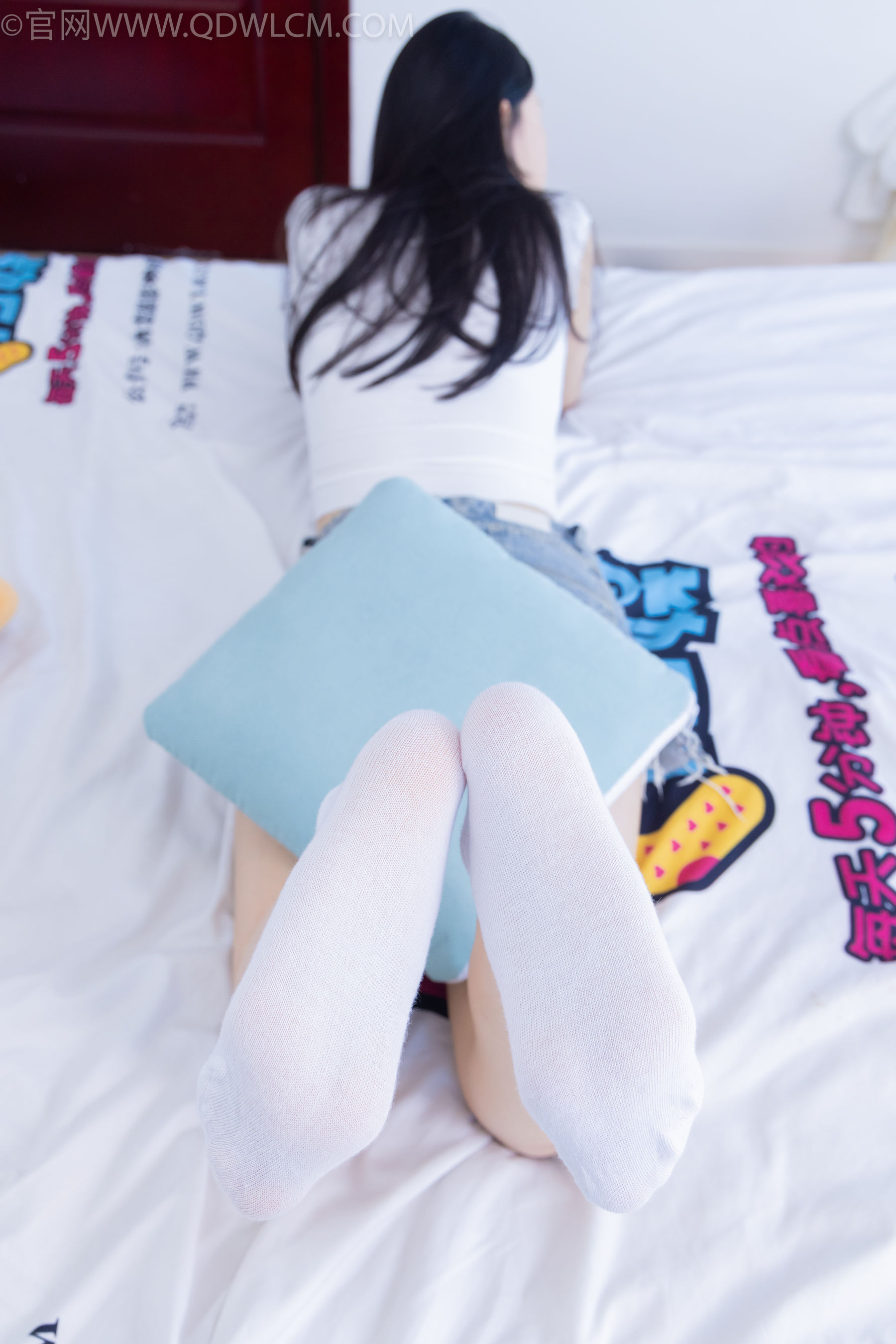 物恋传媒 No.2279 小竹 - 帆布鞋、白短棉袜_第3张