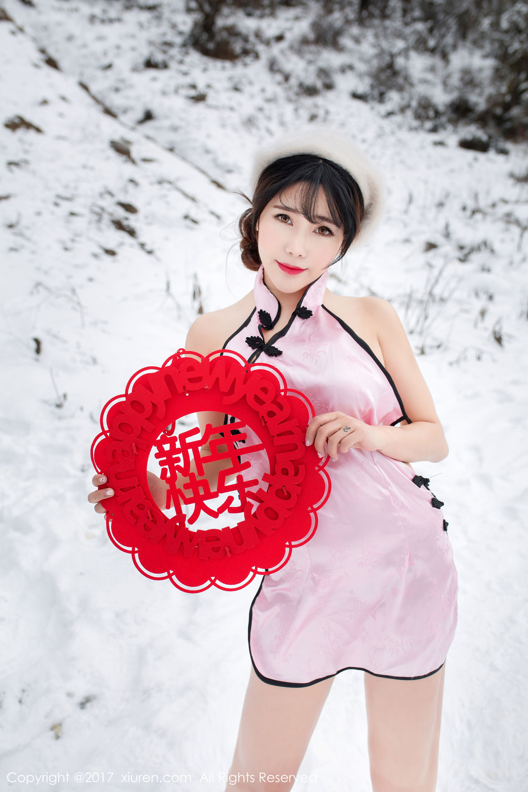 兜豆靓Youlina《新年贺岁》 [秀人网XIUREN] No.686_第2张