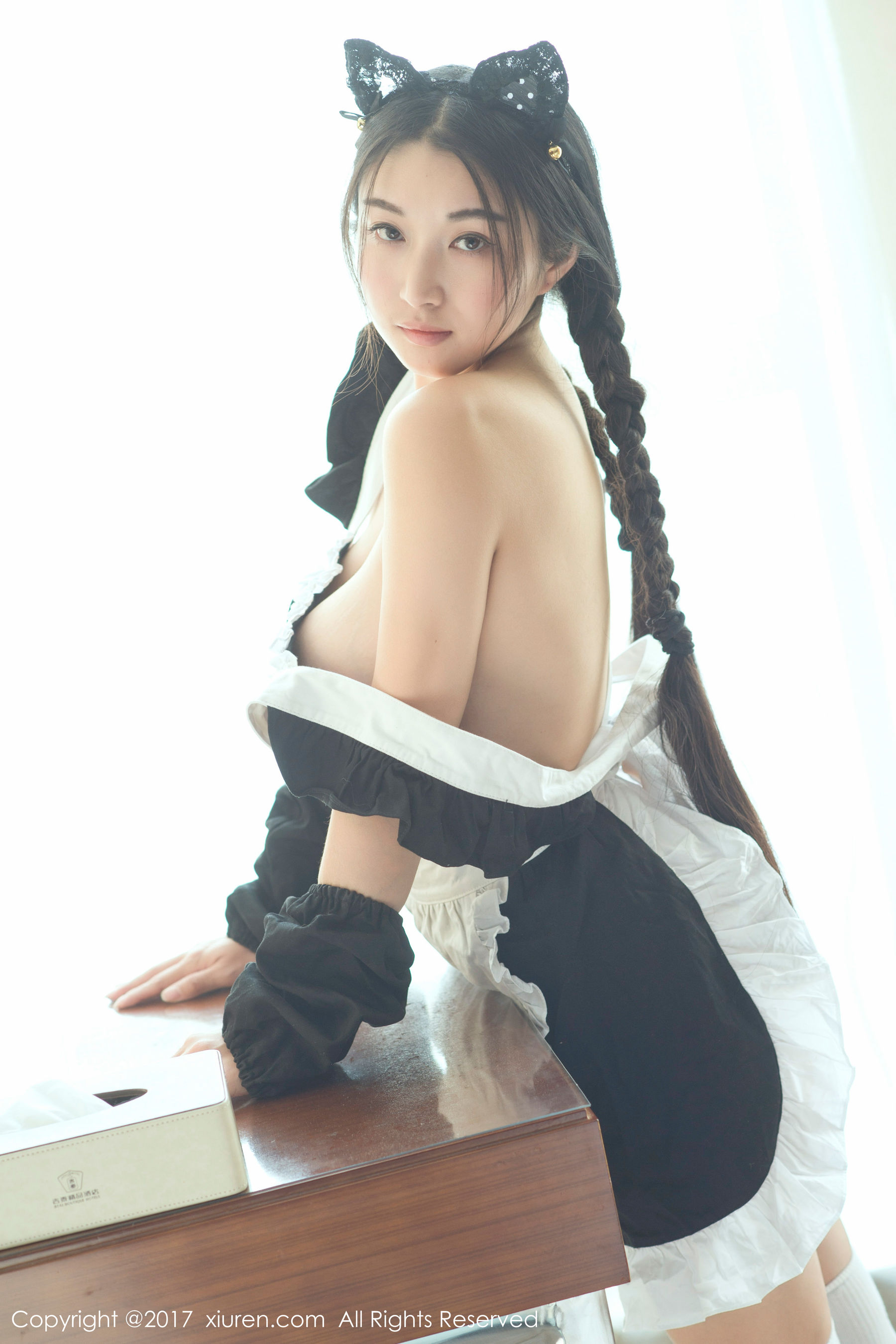 盼盼已鸠《透明旗袍和日系女仆装》 [秀人网XIUREN] No.732_第2张