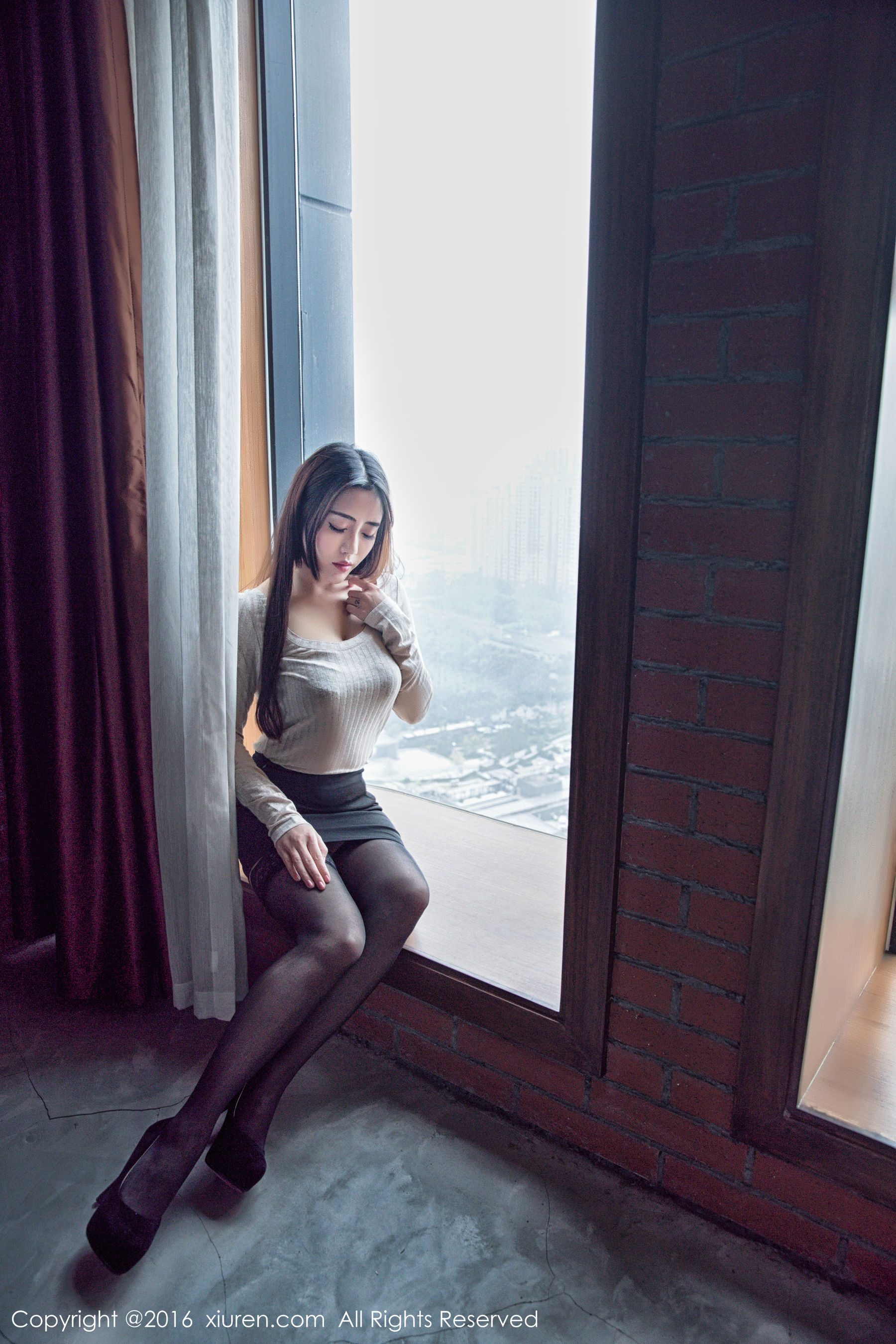 兜豆靓Youlina《黑丝制服束缚》 [秀人网XIUREN] No.733_第2张