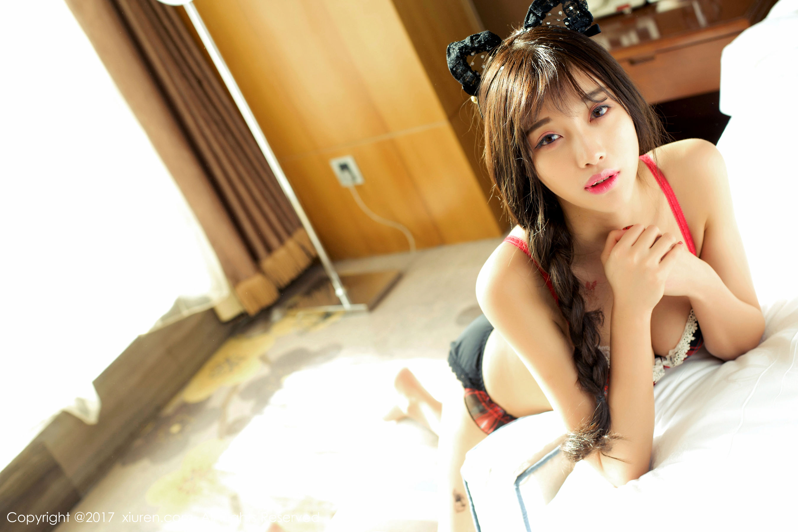 杨晨晨sugar《性感小野猫和粉色甜美小吊带》 [秀人网XIUREN] No.768_第1张