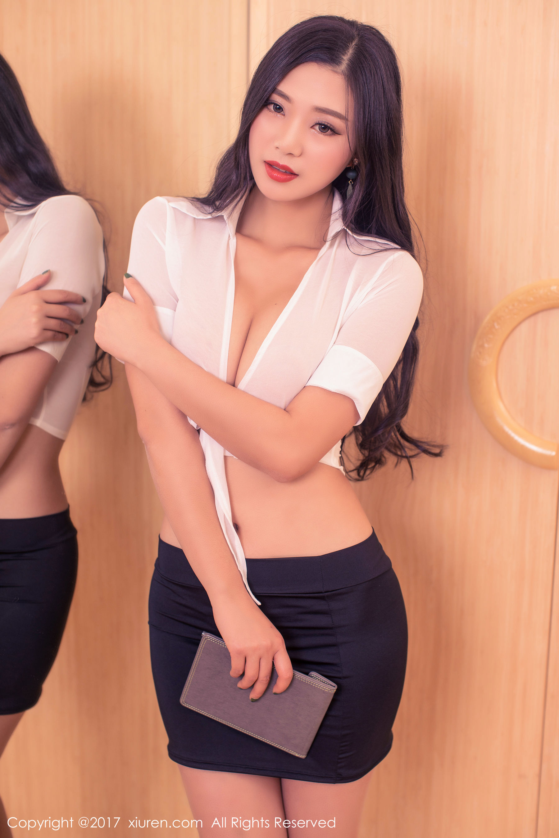 宋-KiKi《秘书制服和狂野绑带装》 [秀人XiuRen] NO.868_第3张