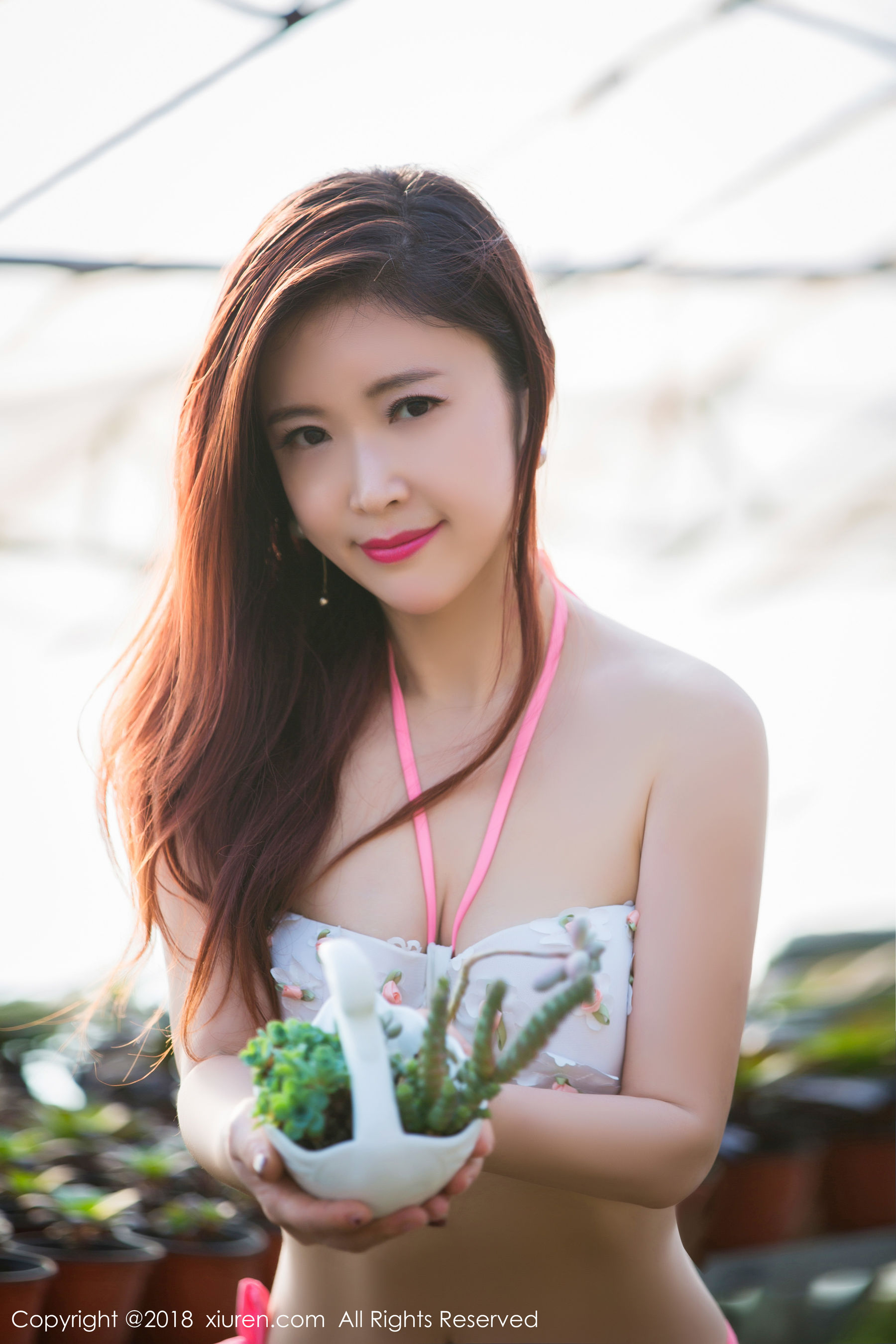 西希白兔《花房》 [秀人XiuRen] No.924_第1张