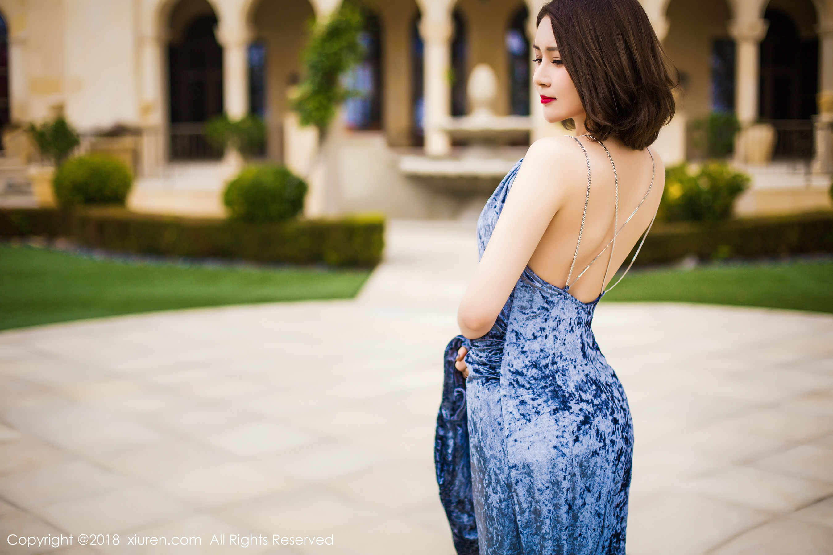 女神@廿十《长裙街拍+内衣+浴袍》 [秀人XiuRen] No.935_第4张