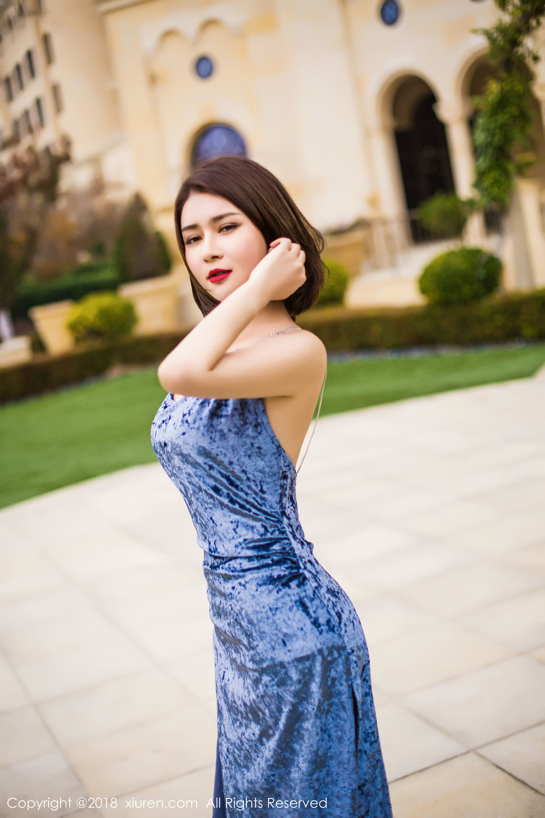 女神@廿十《长裙街拍+内衣+浴袍》 [秀人XiuRen] No.935_第5张