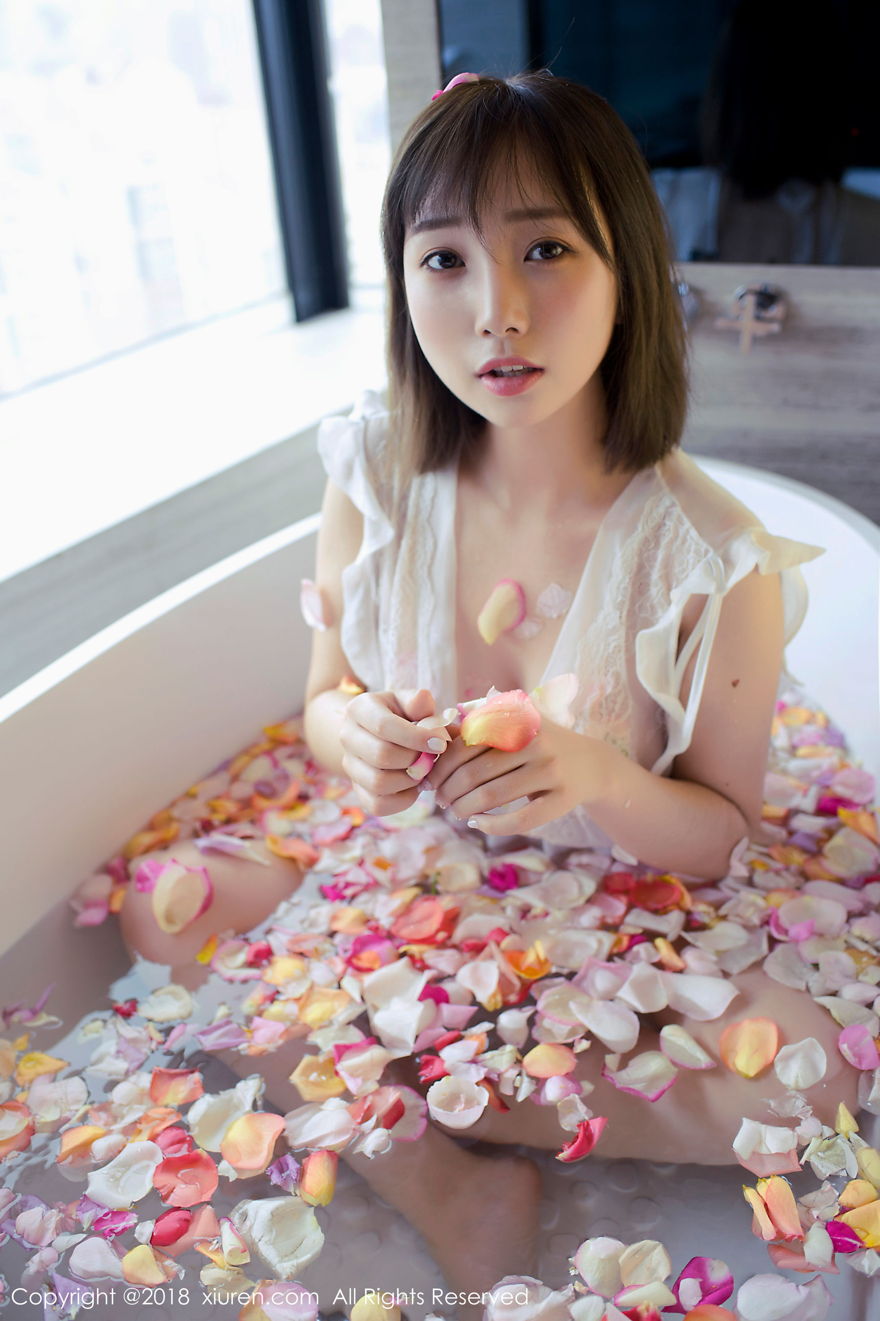 枝恩《短发百变大美女》 [秀人网XIUREN] No.981_第1张