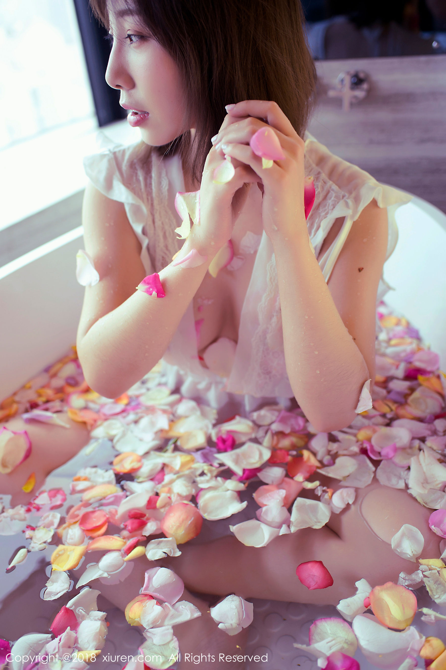 枝恩《短发百变大美女》 [秀人网XIUREN] No.981_第3张