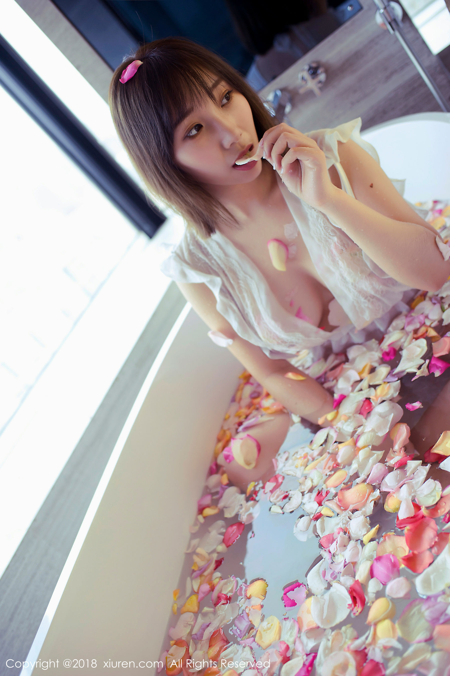 枝恩《短发百变大美女》 [秀人网XIUREN] No.981_第4张