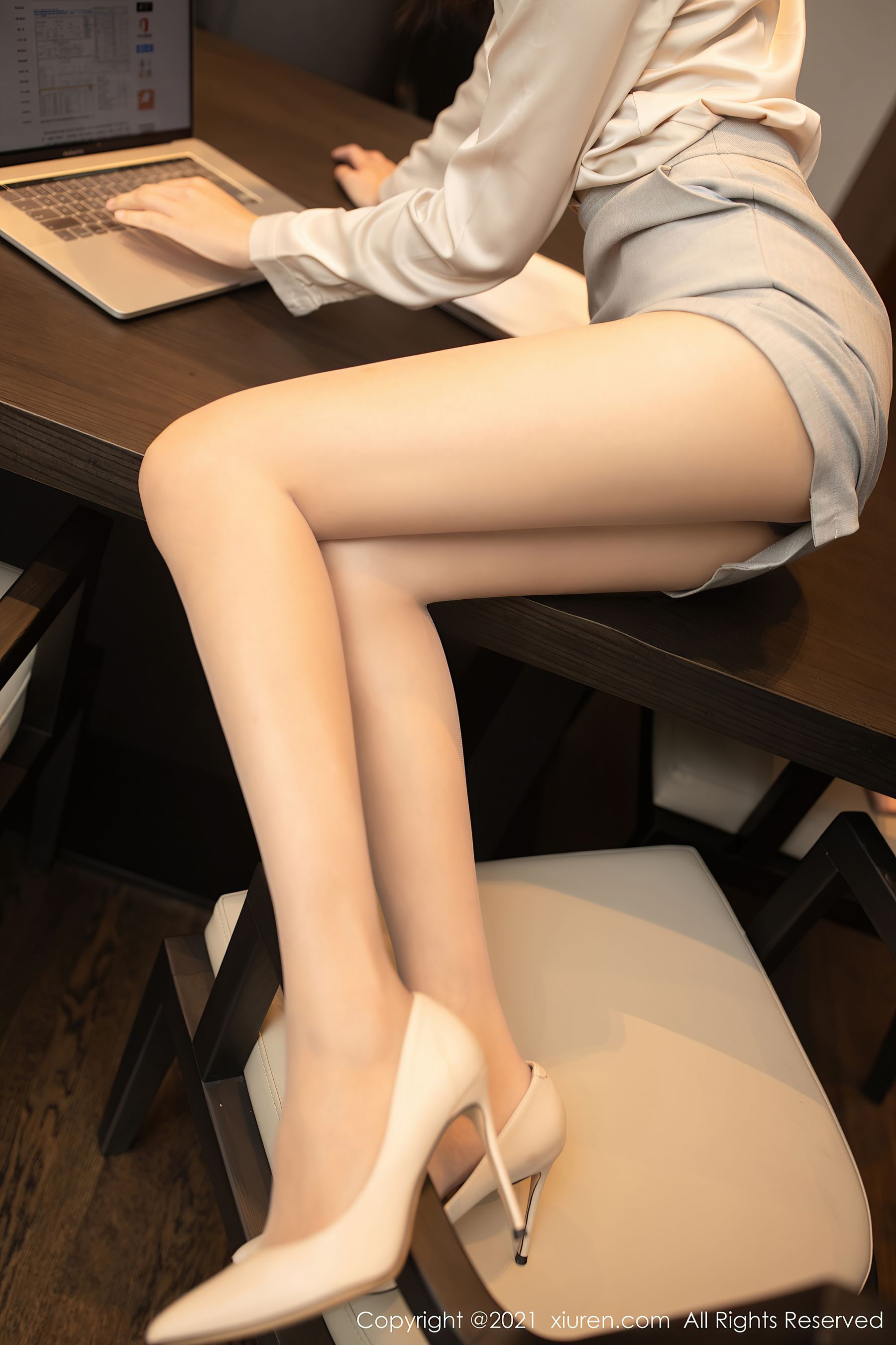 [秀人XIUREN] No.2987 陆萱萱_第5张