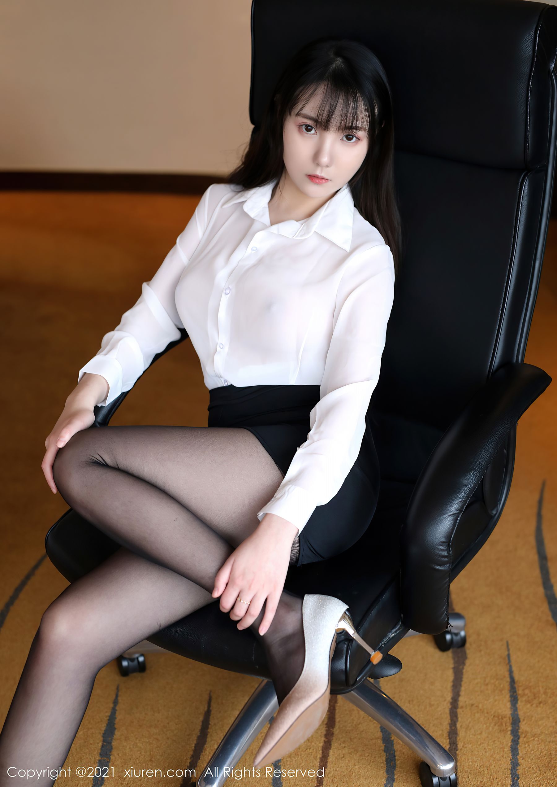 [秀人XIUREN] No.3076 揉揉肉肉_第5张