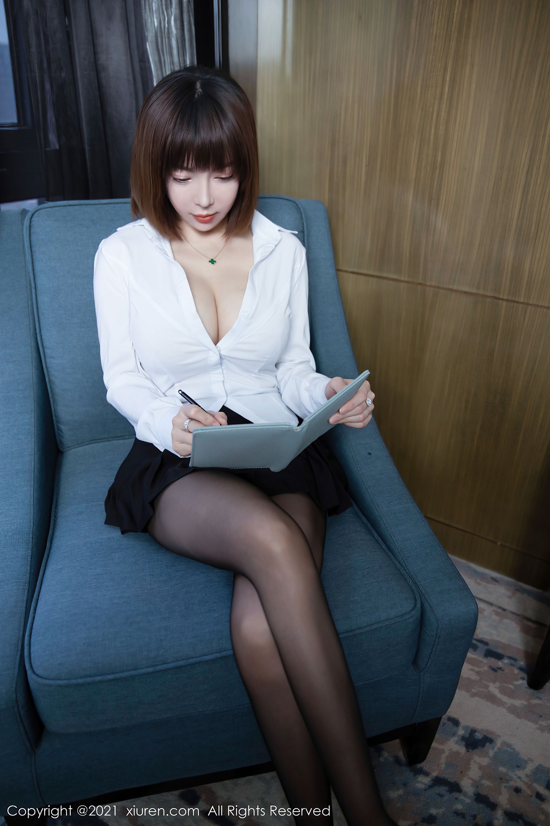 [秀人XIUREN] No.3151 大白兔吖_第1张